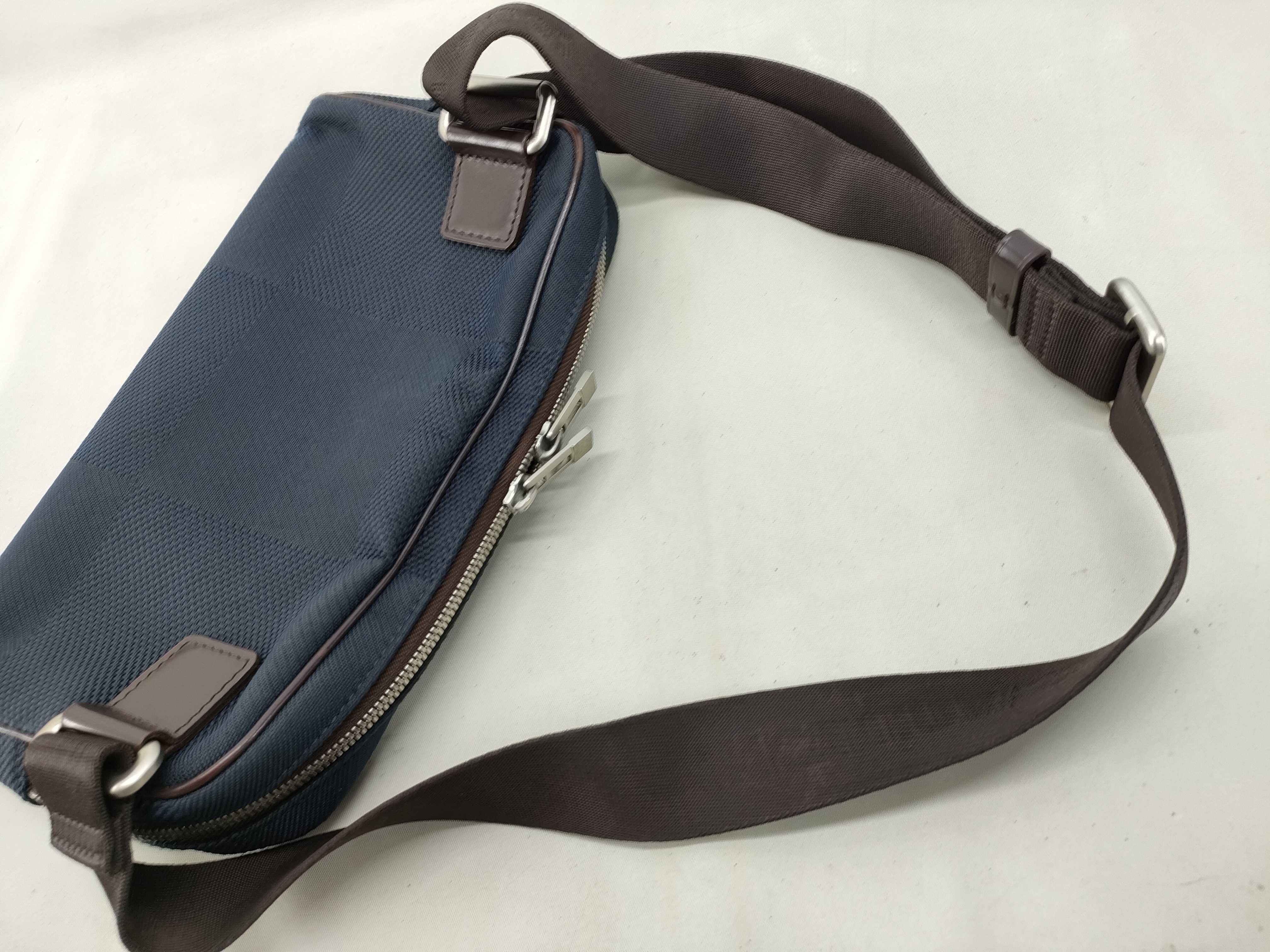 Damier Geant Acrobat Body Bag M93620 Damier Geant Canvas Navy Shoulder Bag — view 4