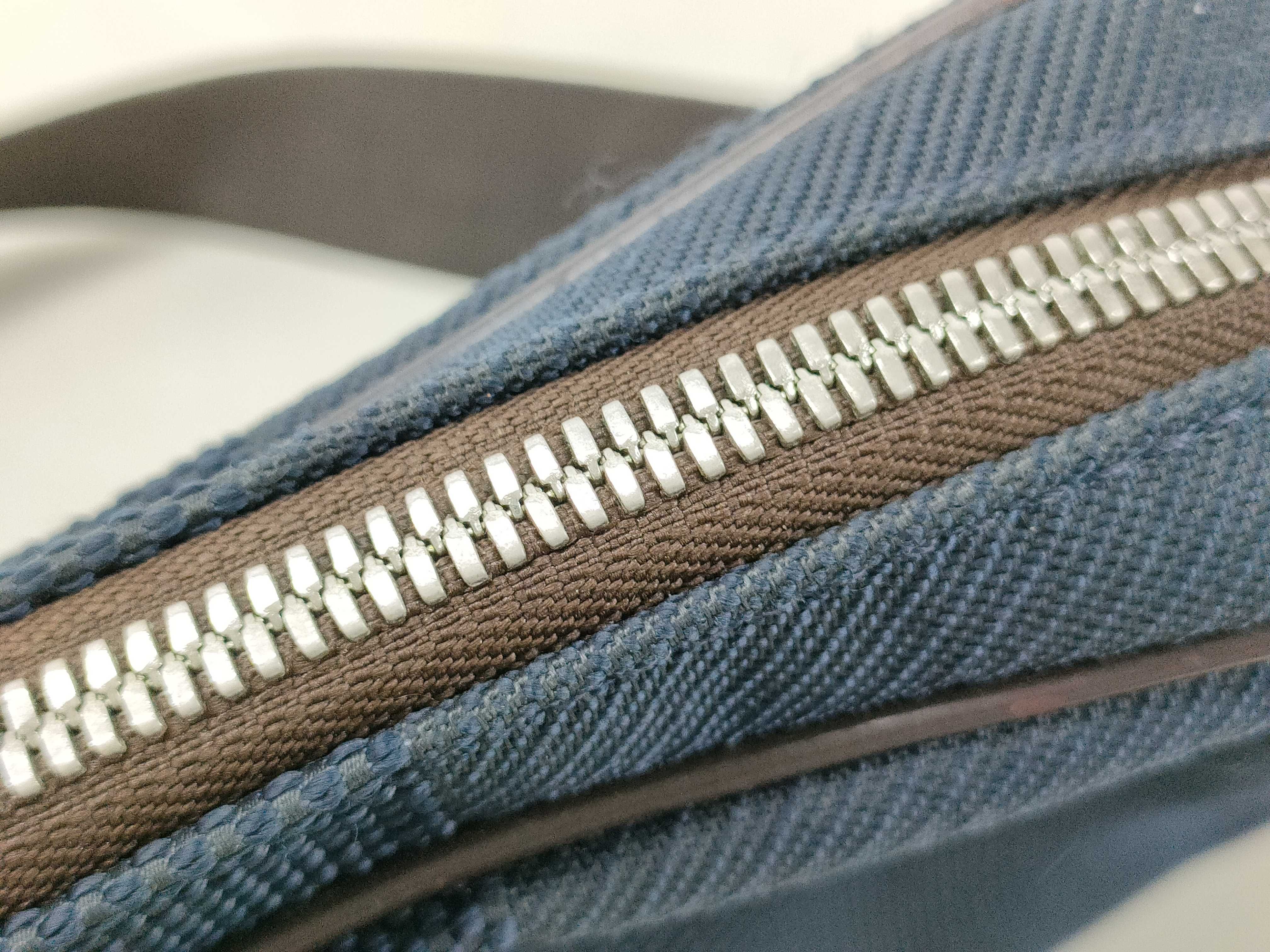 Damier Geant Acrobat Body Bag M93620 Damier Geant Canvas Navy Shoulder Bag — view 8