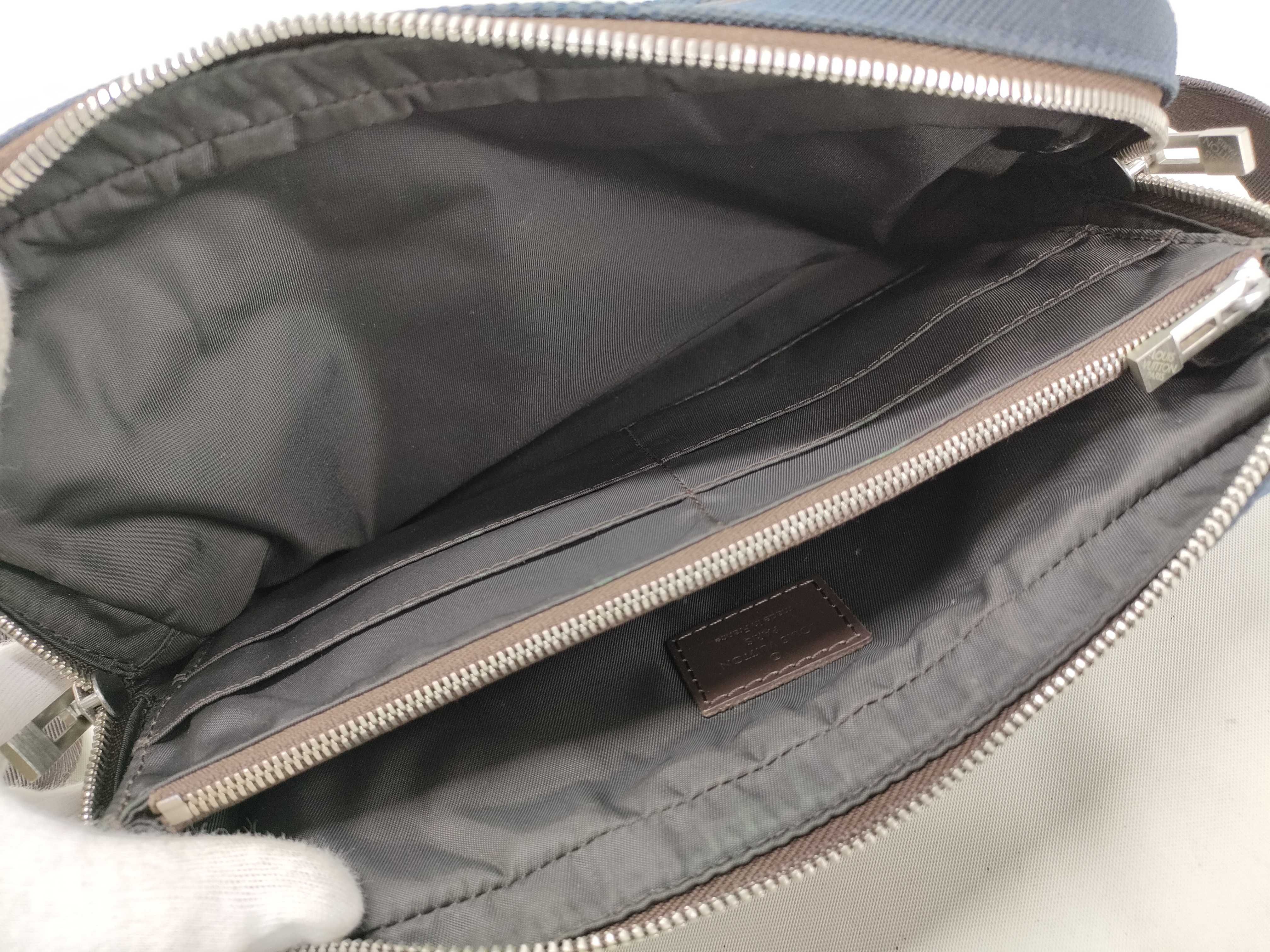 Damier Geant Acrobat Body Bag M93620 Damier Geant Canvas Navy Shoulder Bag — view 9