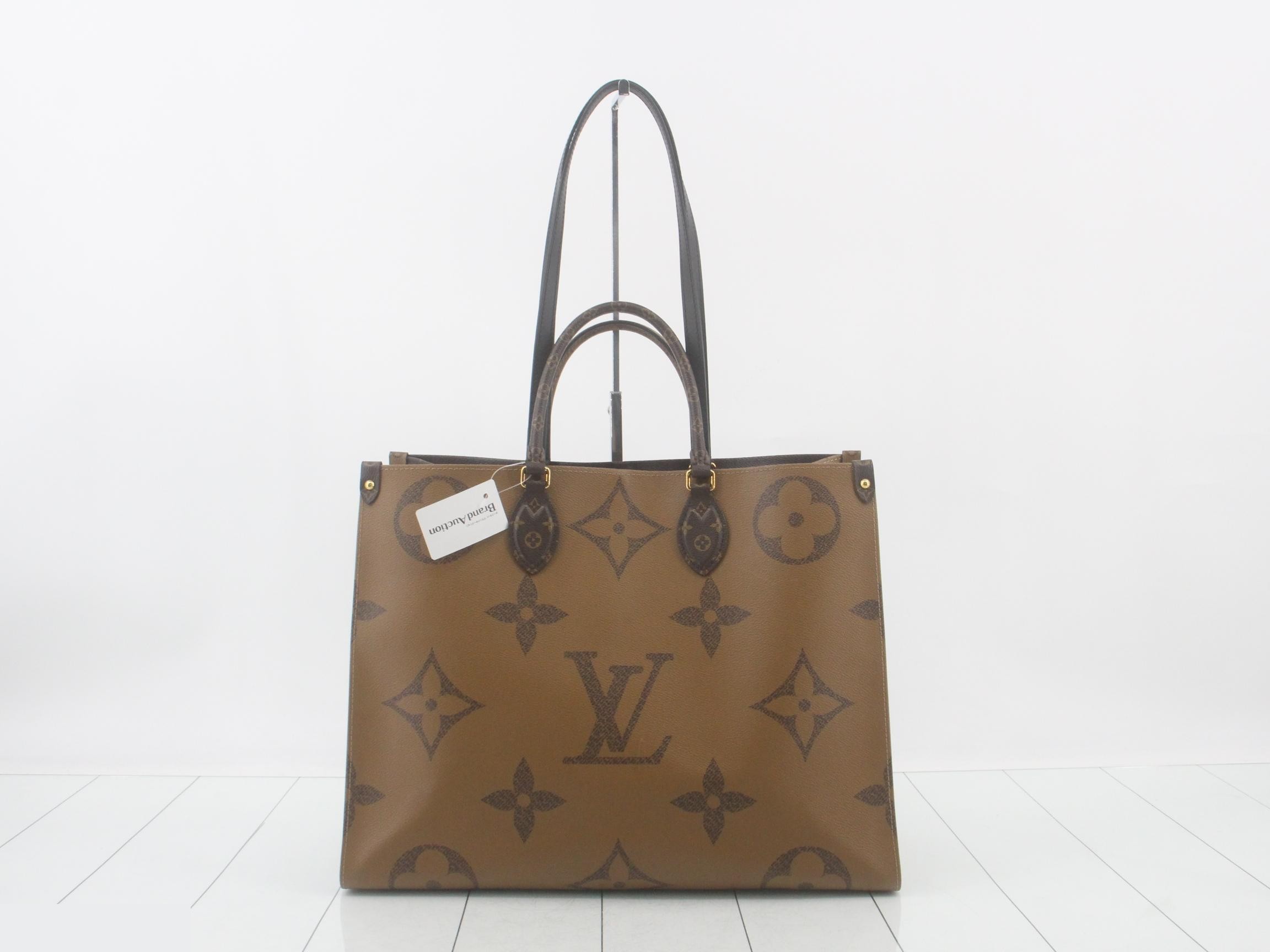 Monogram Giant Reverse OnTheGo GM 2-Way Tote Bag — view 2