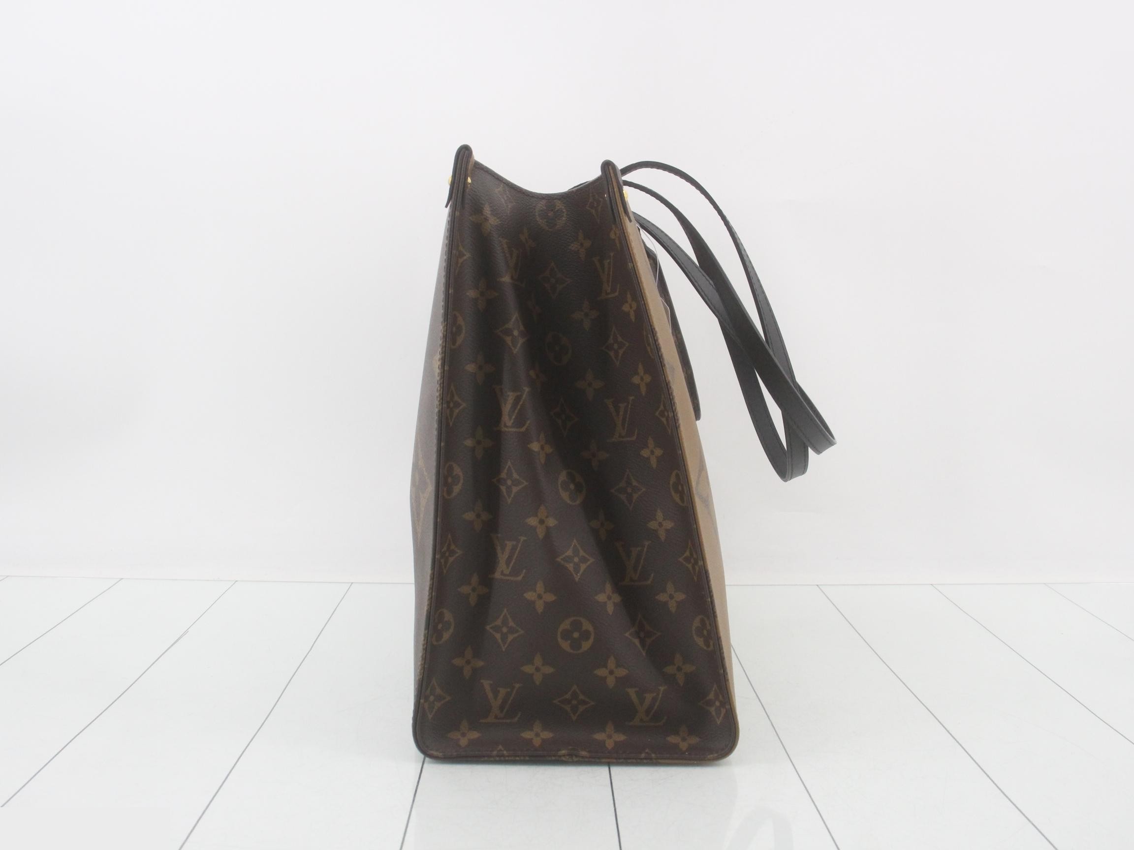 Monogram Giant Reverse OnTheGo GM 2-Way Tote Bag — view 3