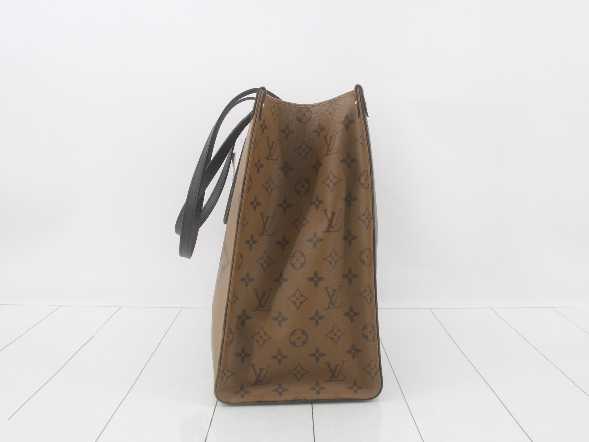 Monogram Giant Reverse OnTheGo GM 2-Way Tote Bag — view 4