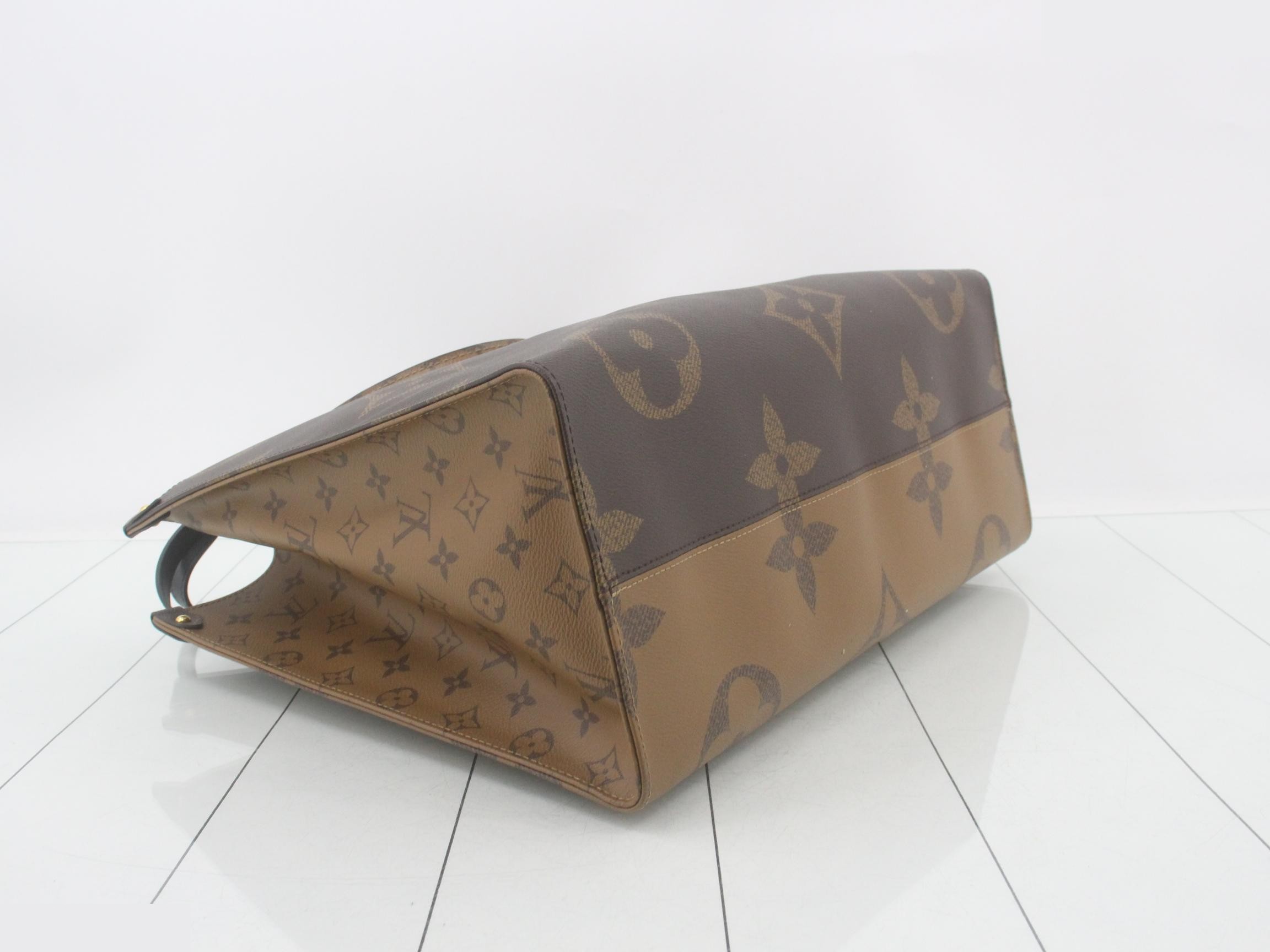 Monogram Giant Reverse OnTheGo GM 2-Way Tote Bag — view 5
