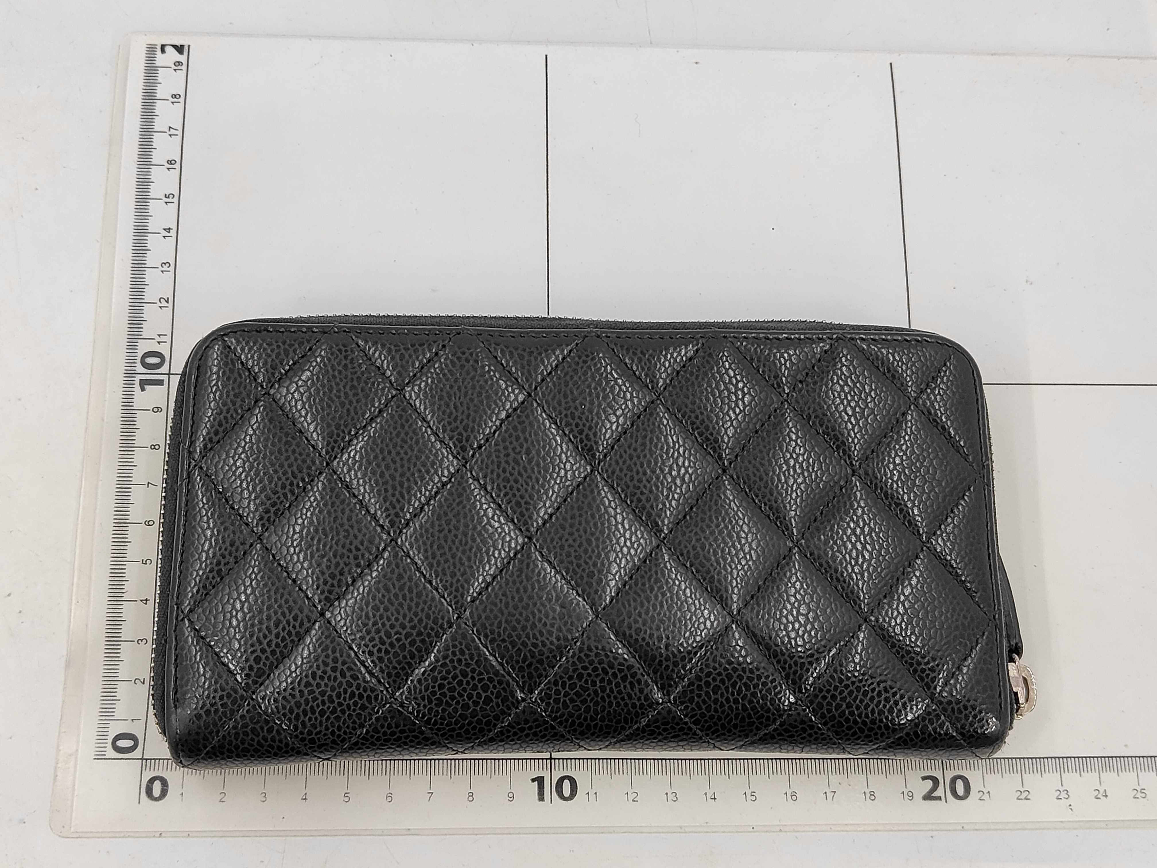 Matelassé Caviar Skin Round Zip Long Wallet Black 21076798 Seal Wallet — view 2