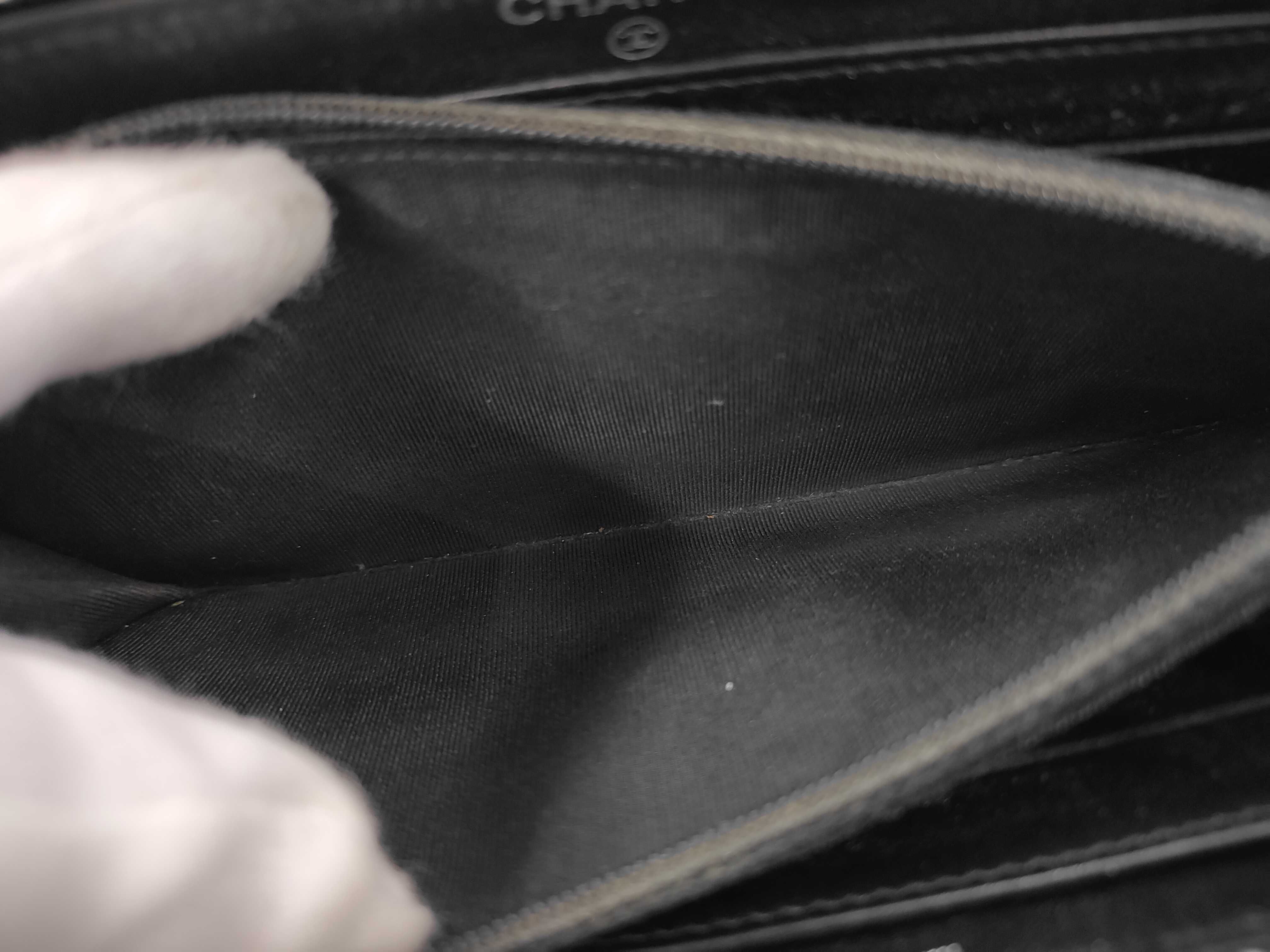 Matelassé Caviar Skin Round Zip Long Wallet Black 21076798 Seal Wallet — view 11