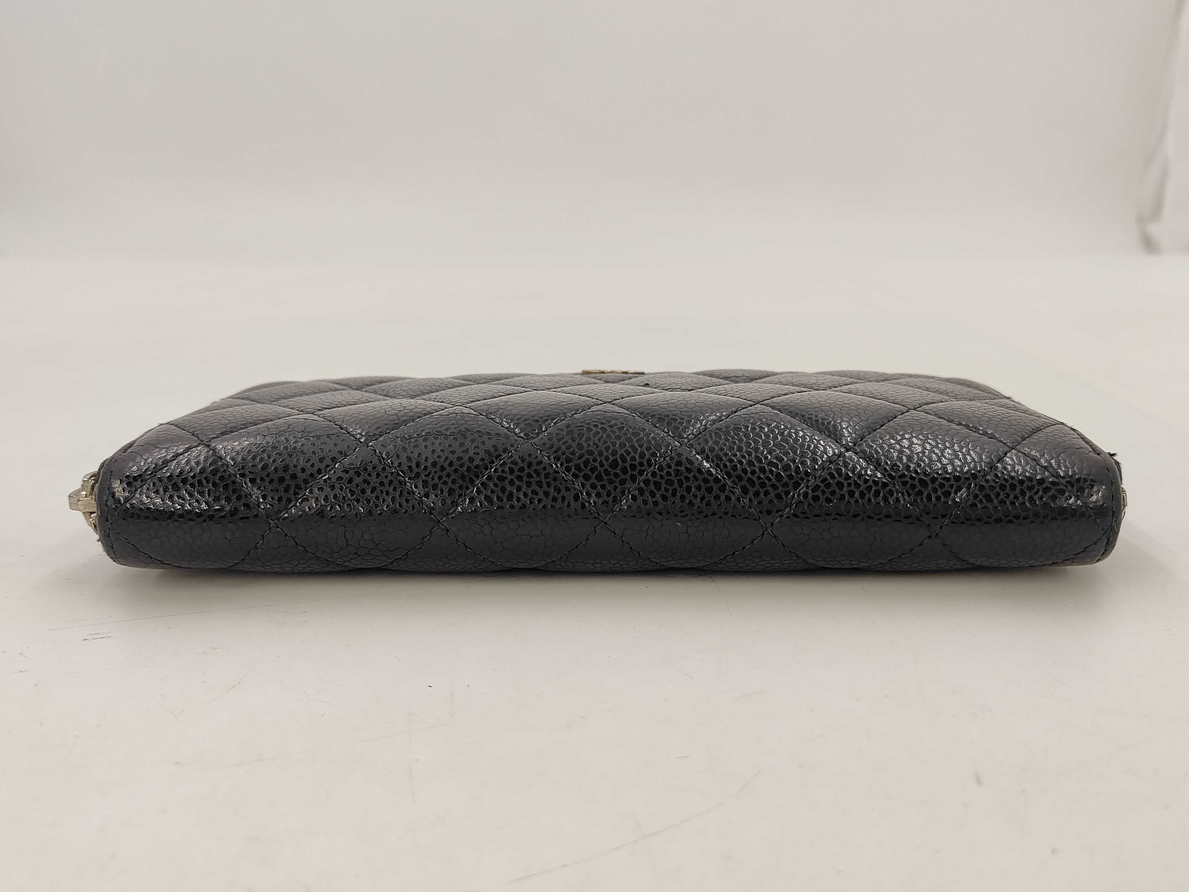 Matelassé Caviar Skin Round Zip Long Wallet Black 21076798 Seal Wallet — view 3