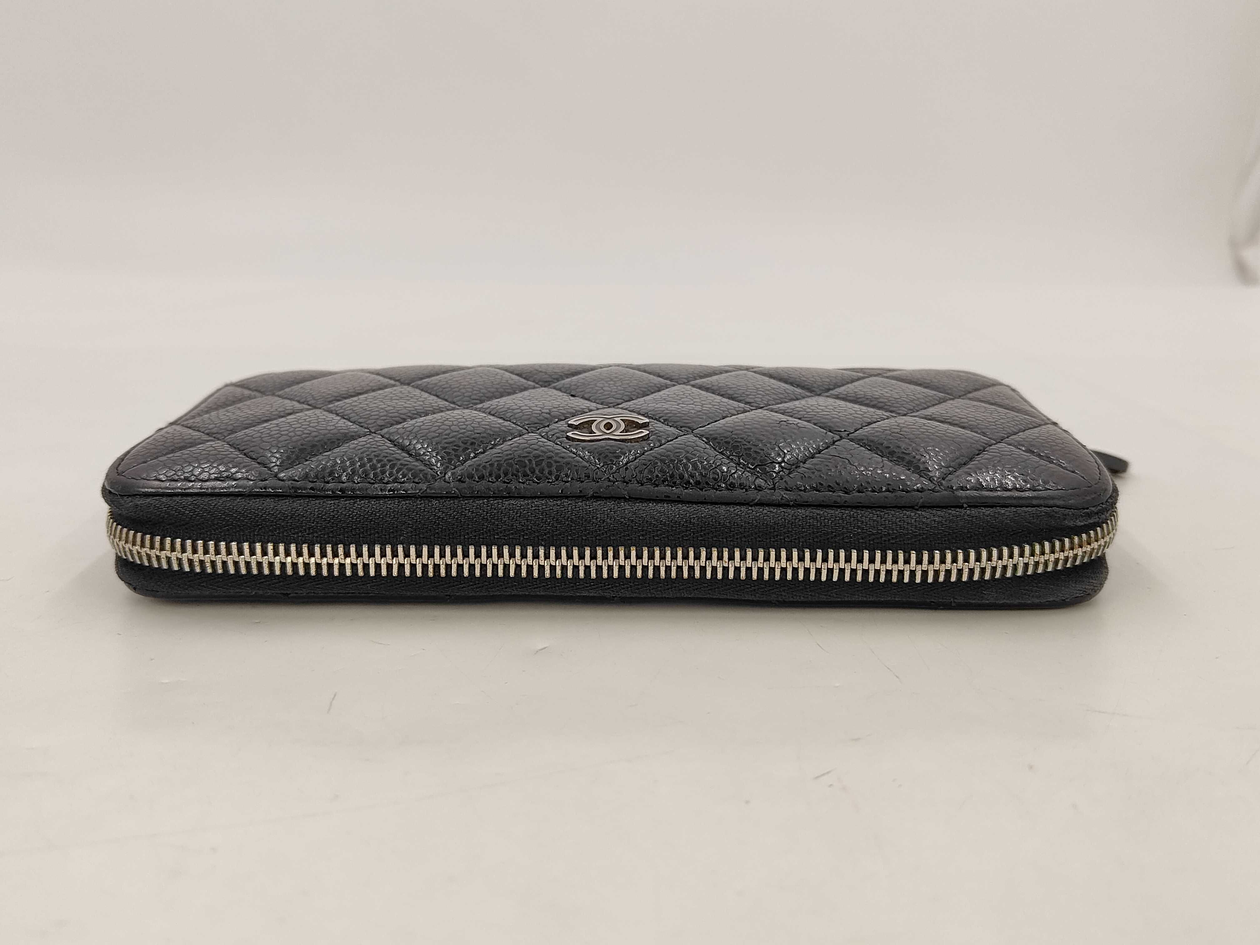 Matelassé Caviar Skin Round Zip Long Wallet Black 21076798 Seal Wallet — view 6