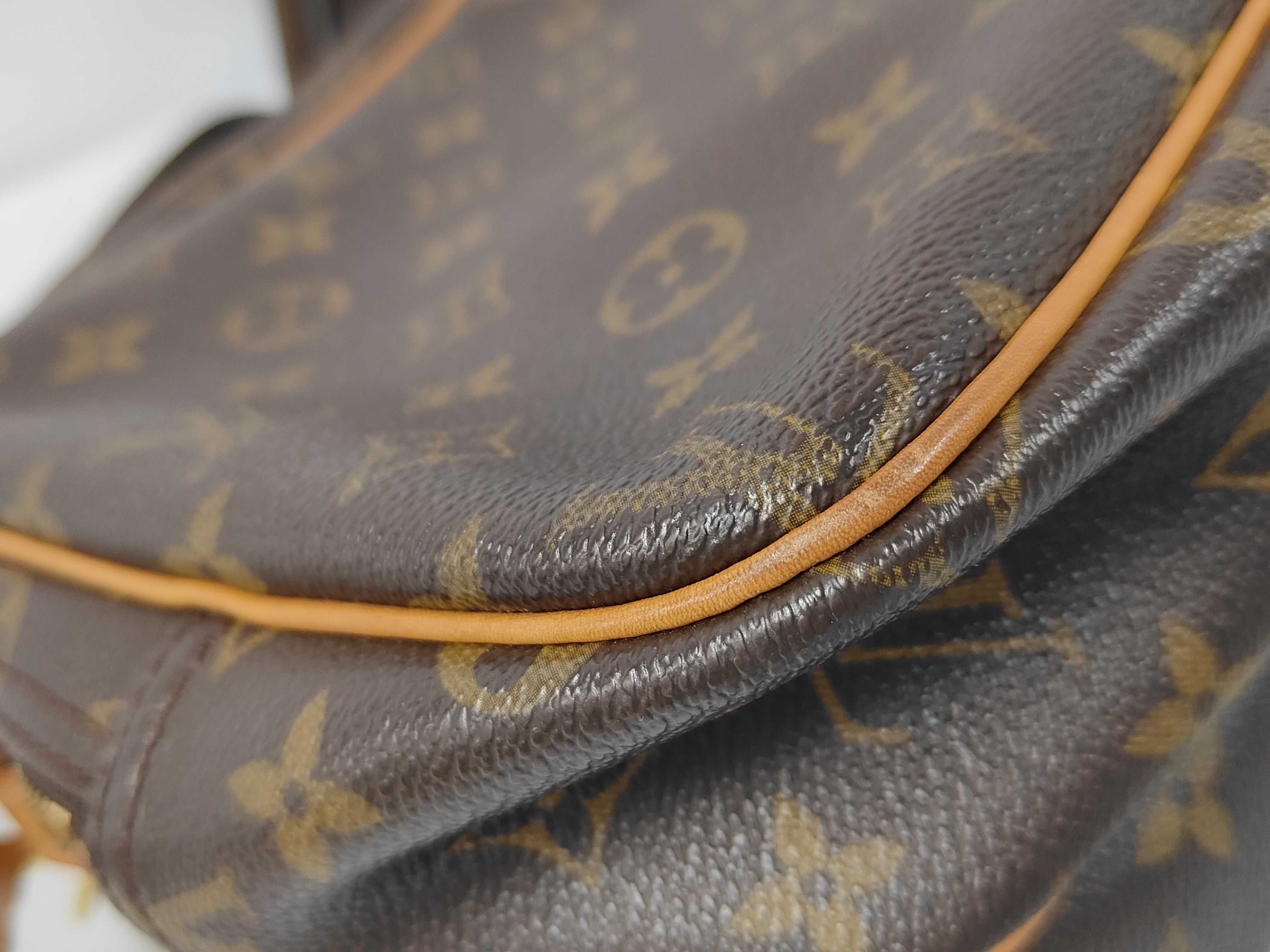 LV Reporter Shoulder Bag — view 4