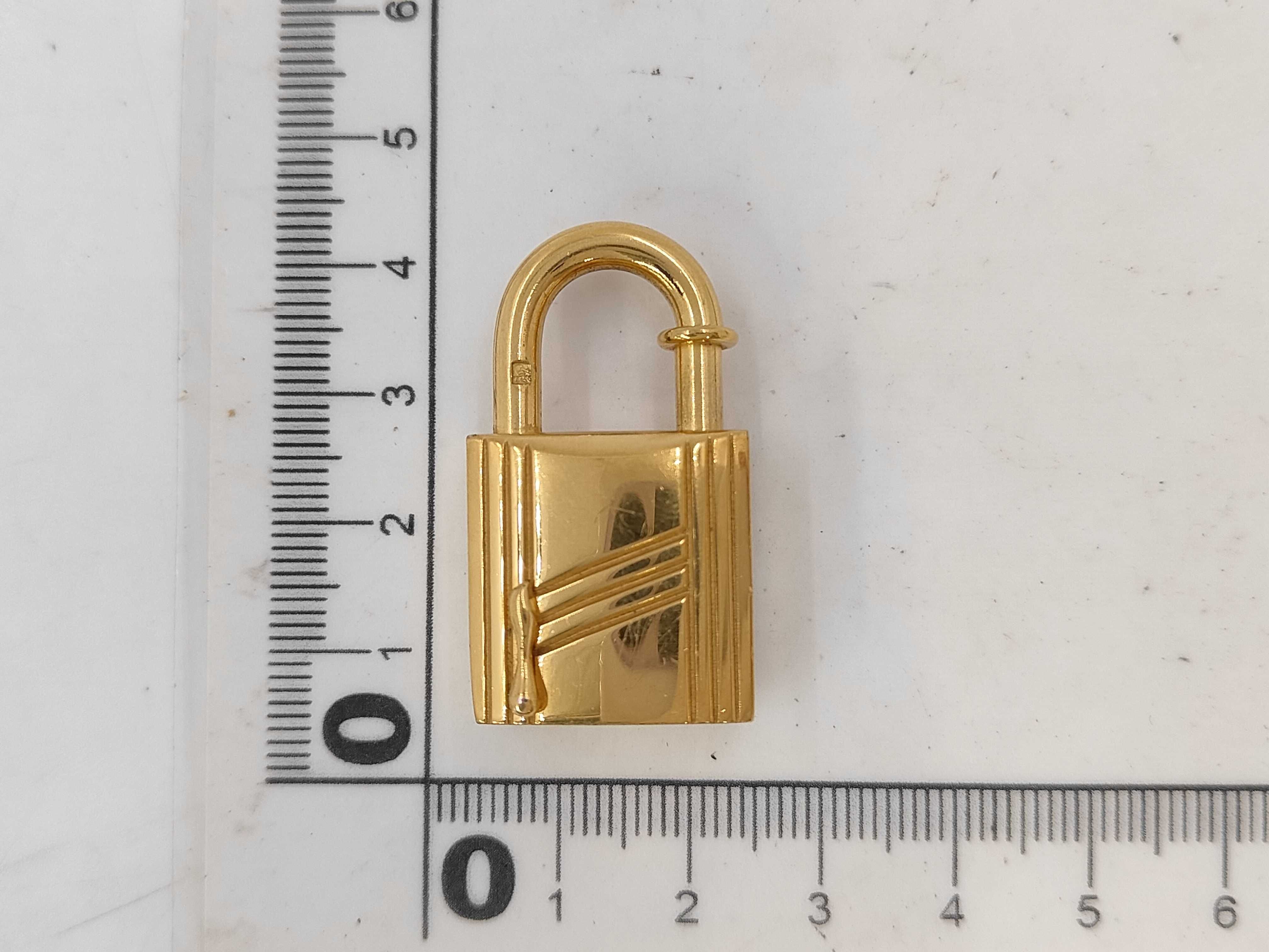 padlock charm, gold, and other accessories. — view 5