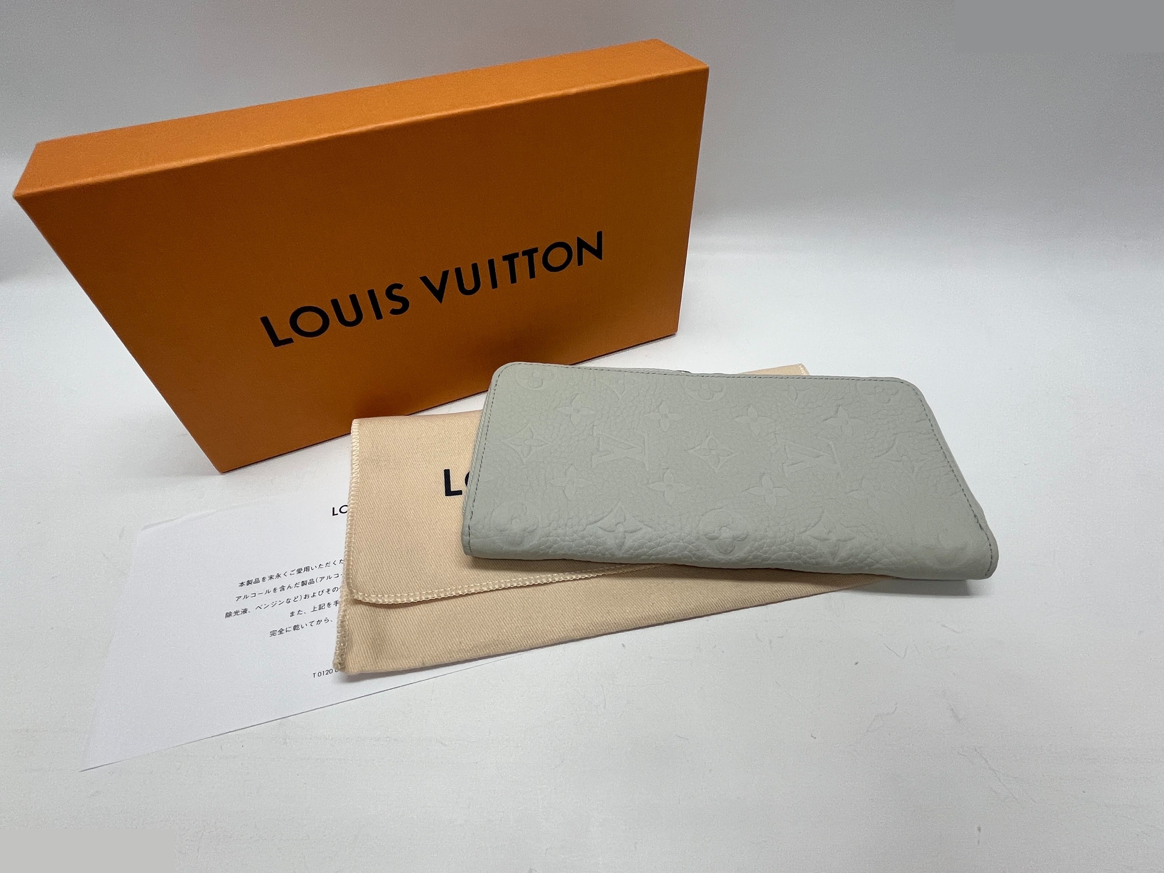 Taurillon leather — view 2