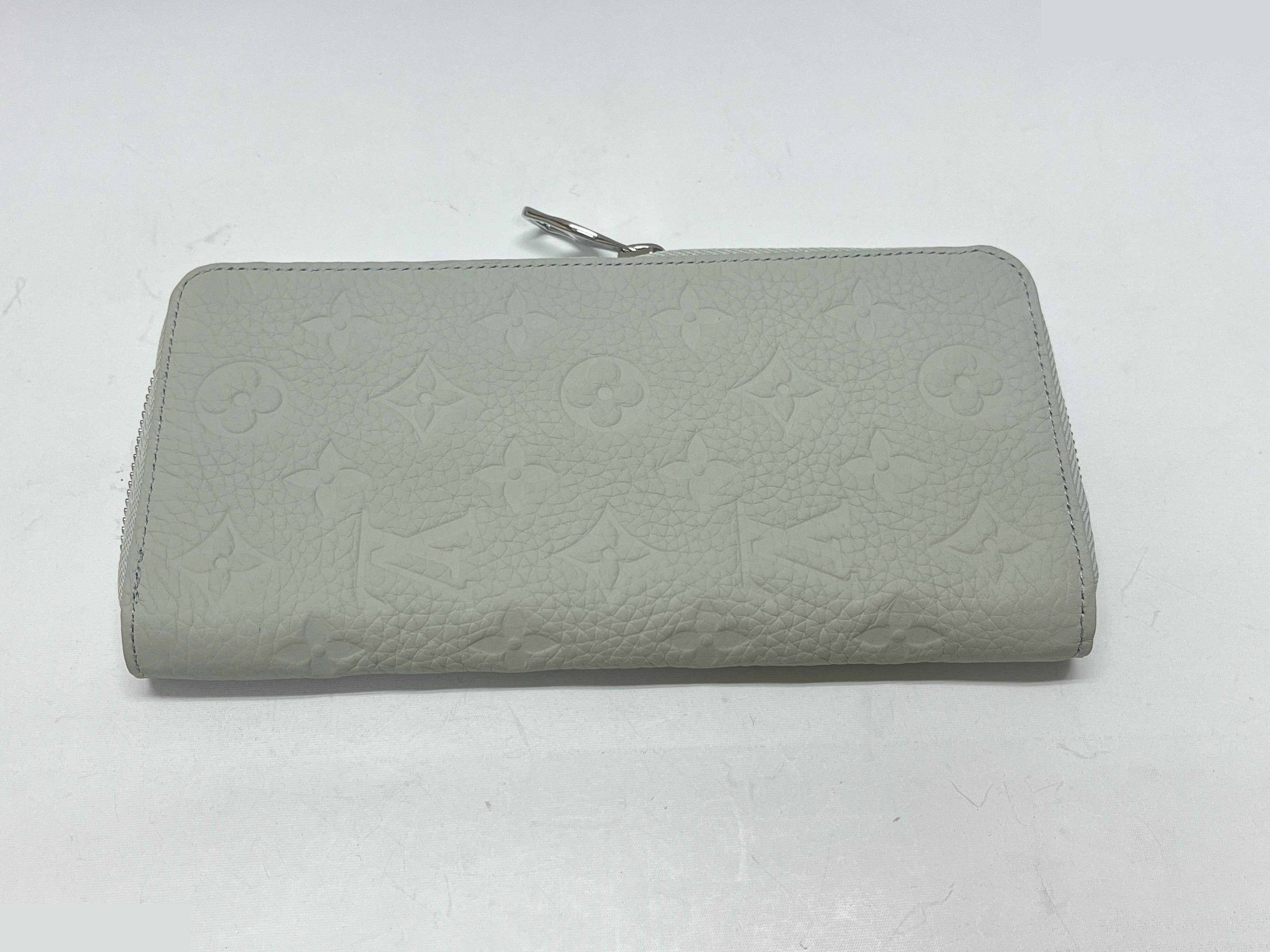 Taurillon leather — view 3