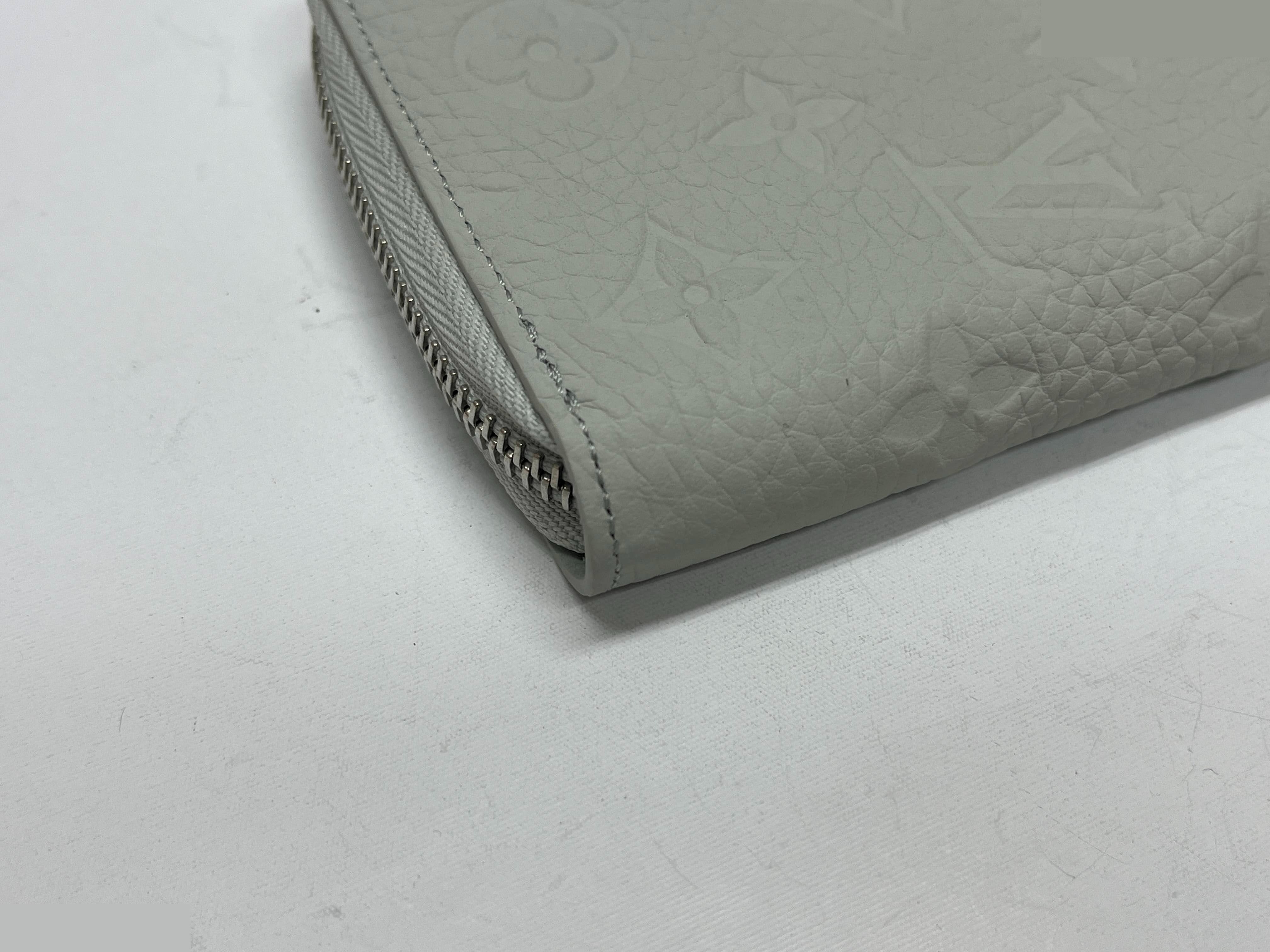 Taurillon leather — view 4