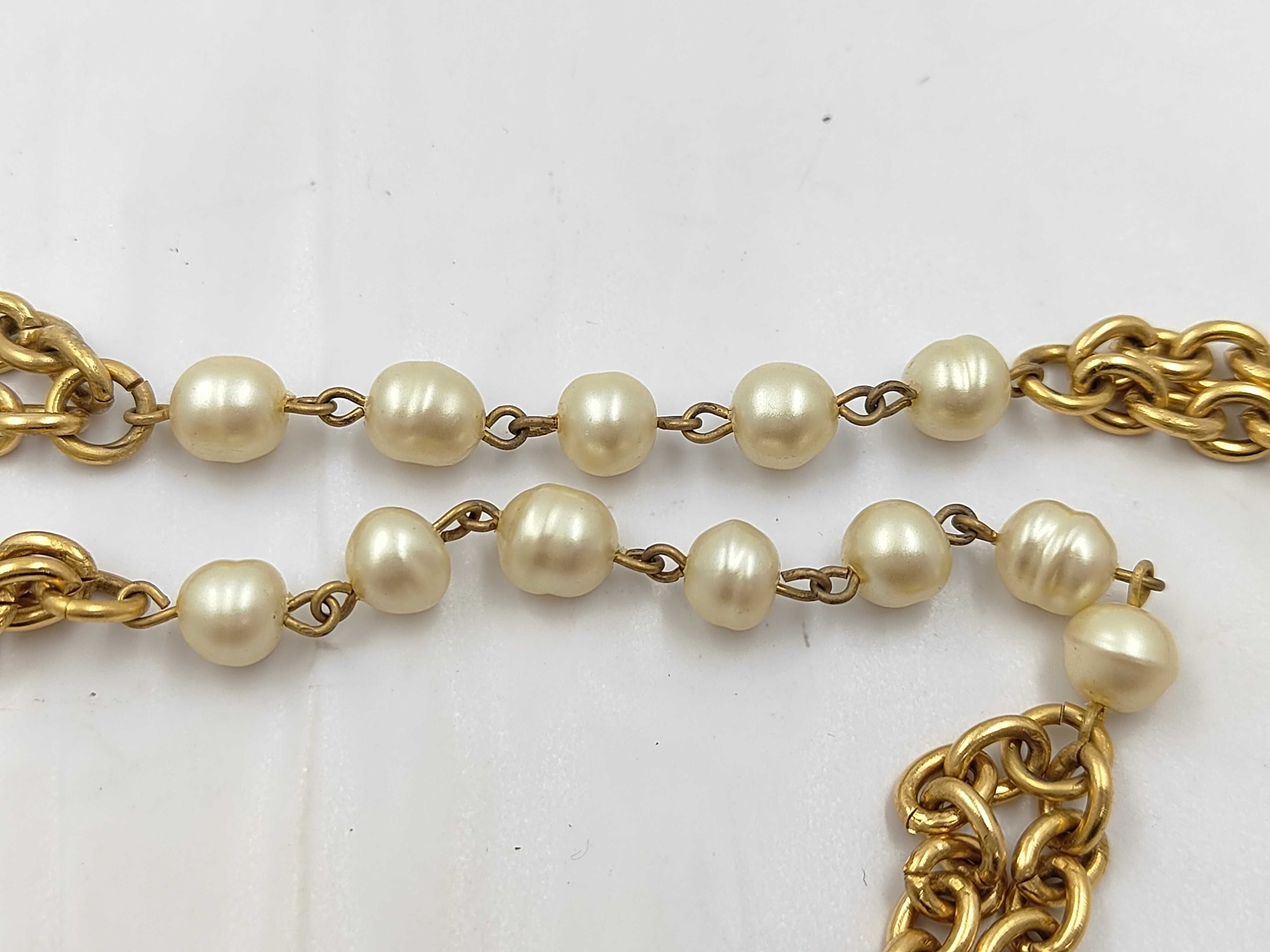 belt with box, gold and pearl, and other accessories. — view 3