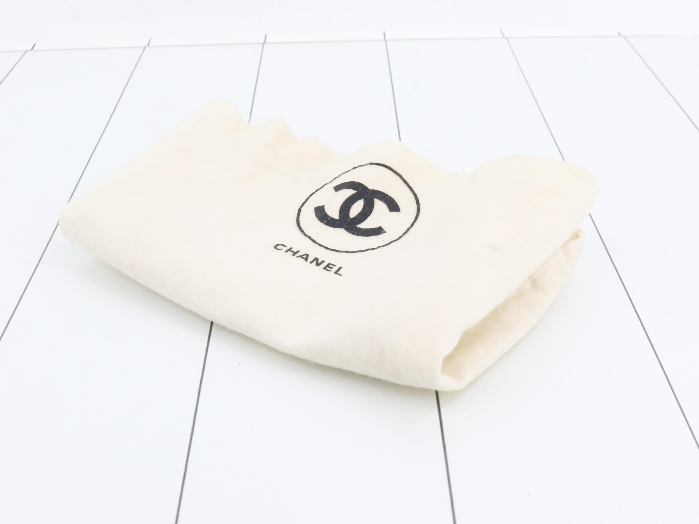 Matelassé Double Chain Shoulder Bag, Unit 1 — view 7