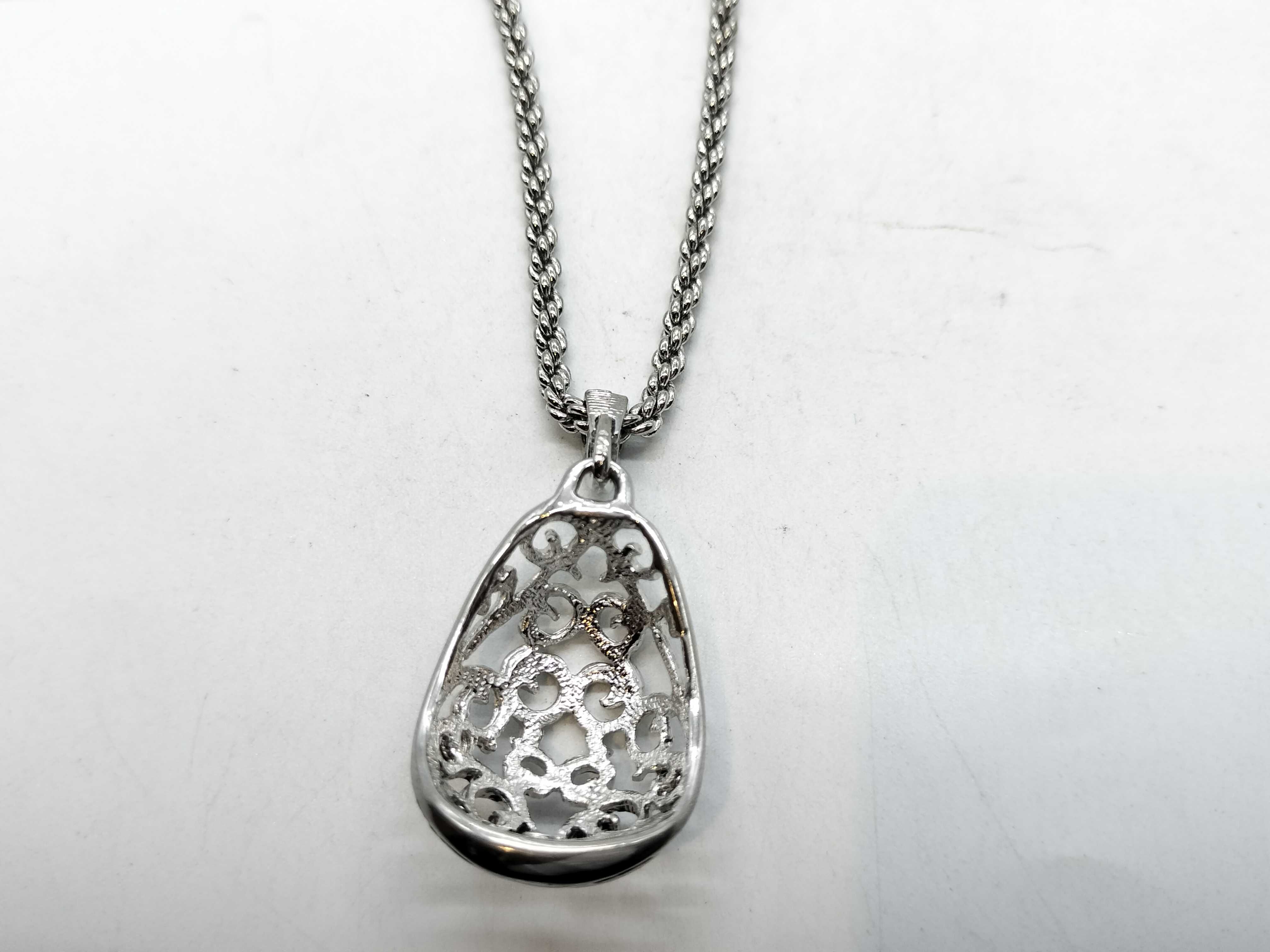 Necklace — view 2