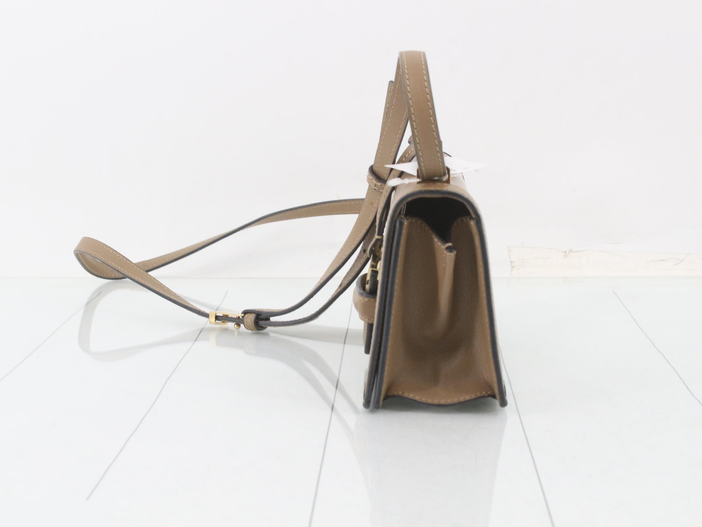 Leather shoulder bag with charm, beige, gold hardware. — view 3