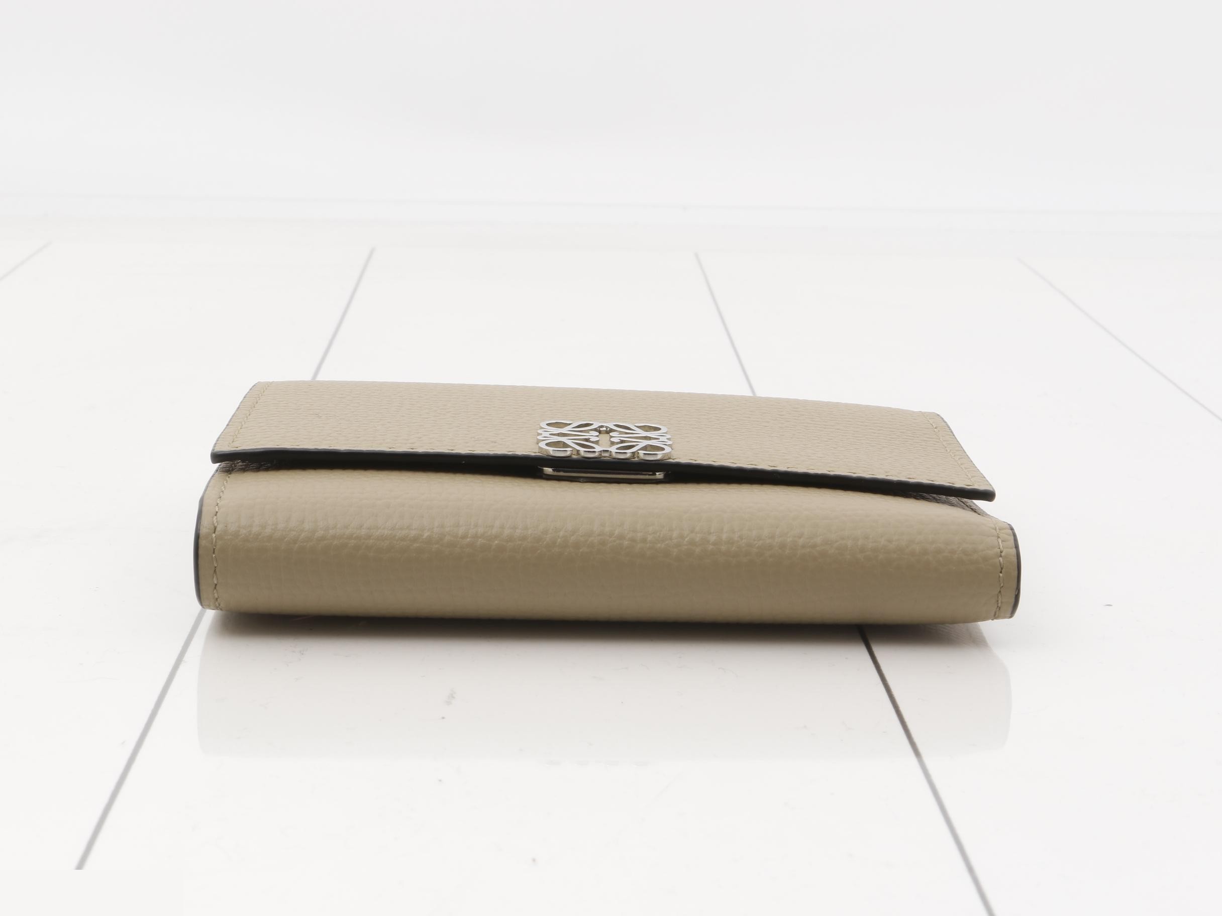 Anagram wallet — view 3