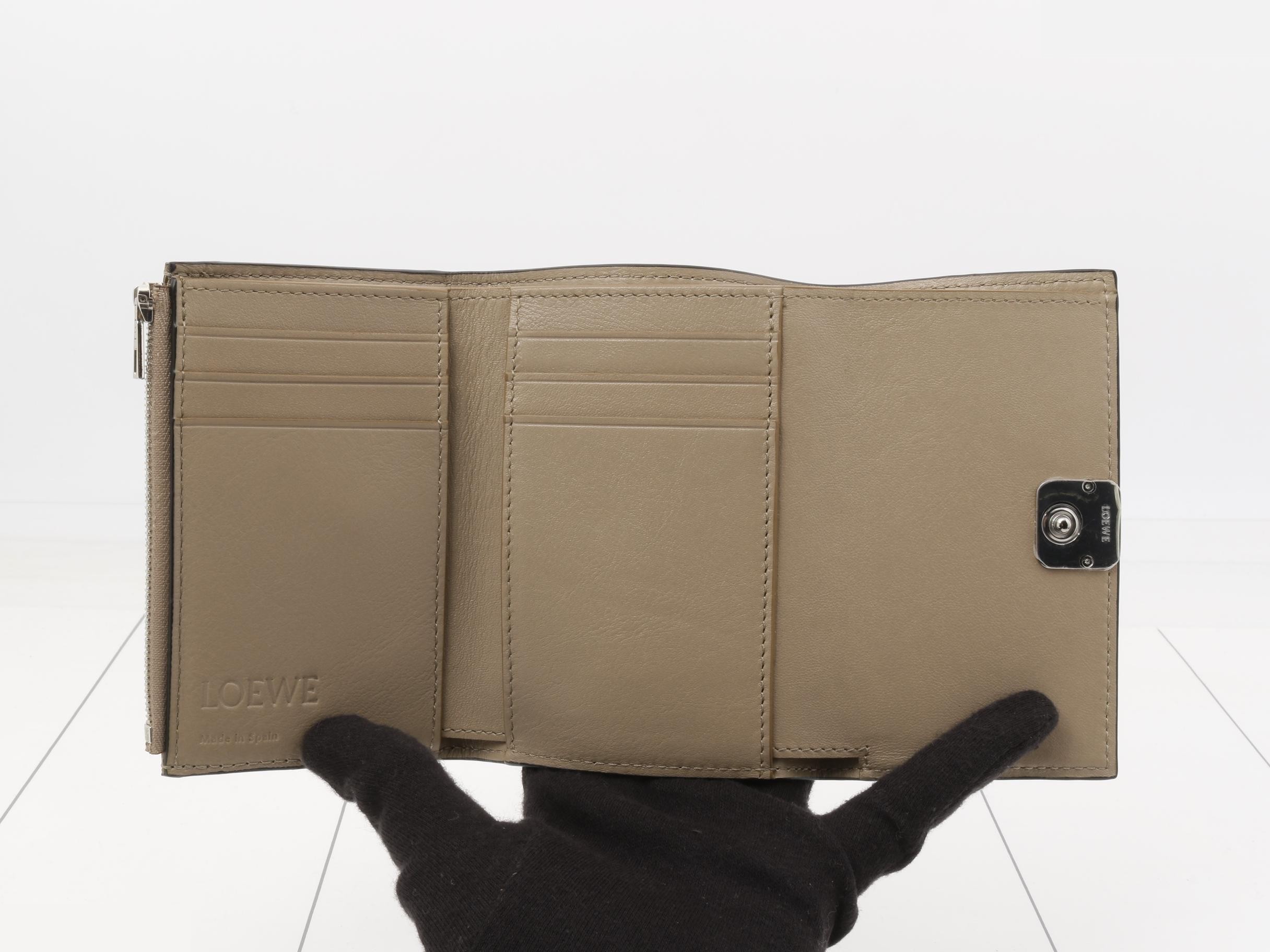Anagram wallet — view 4