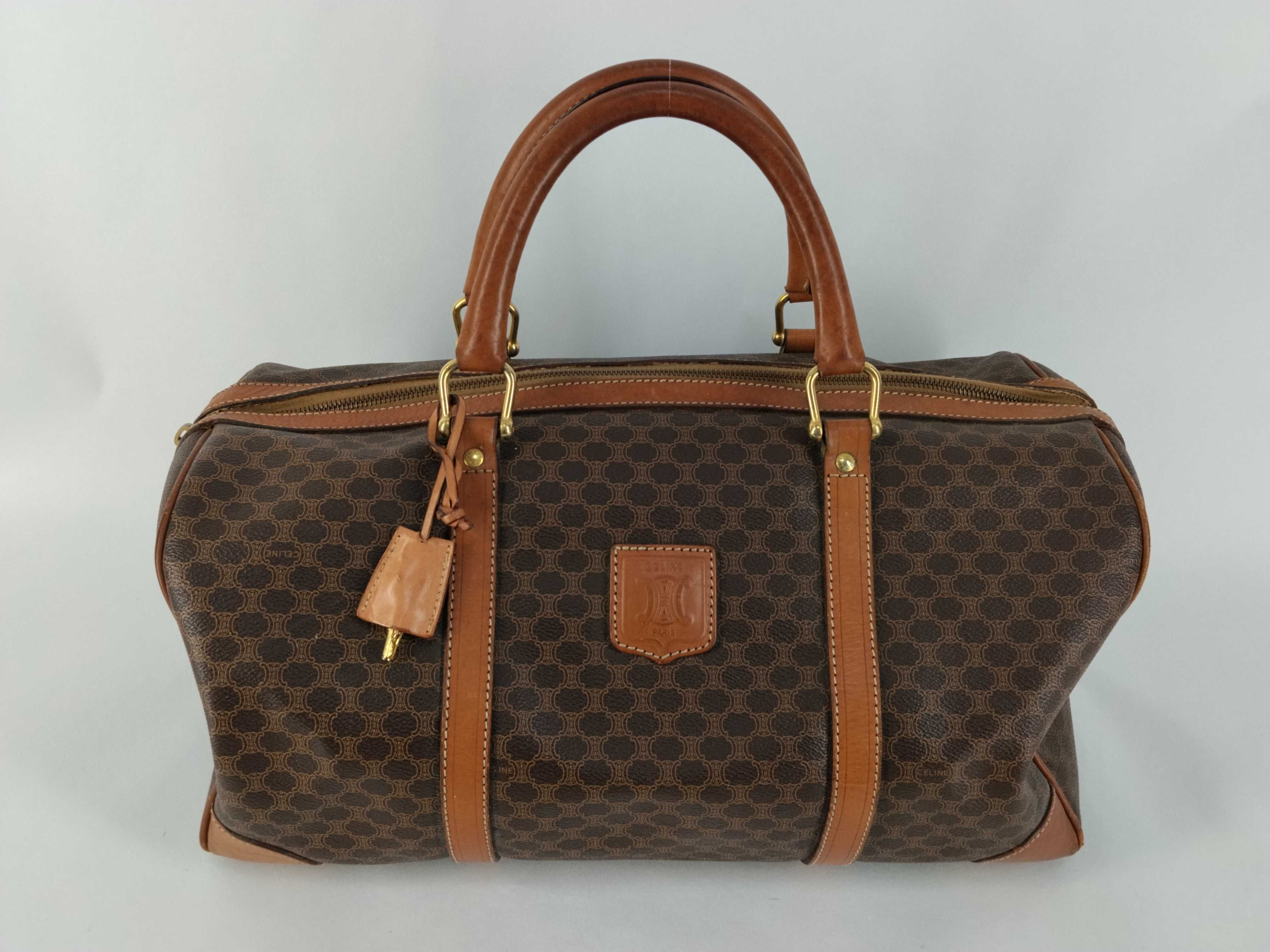 Boston bag with padlock