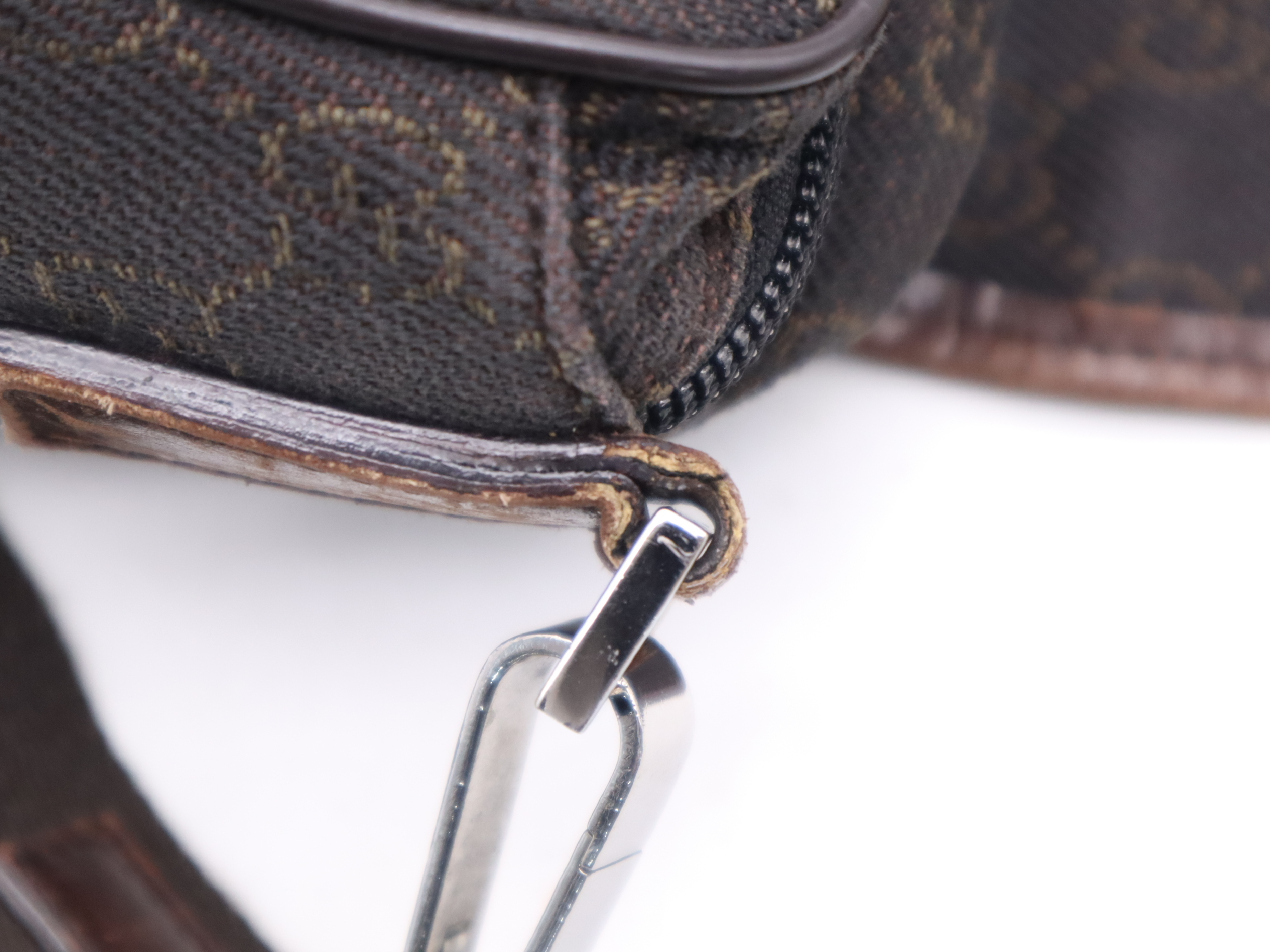 002122 GG Canvas Brown Silver Hardware Shoulder Bag — view 11