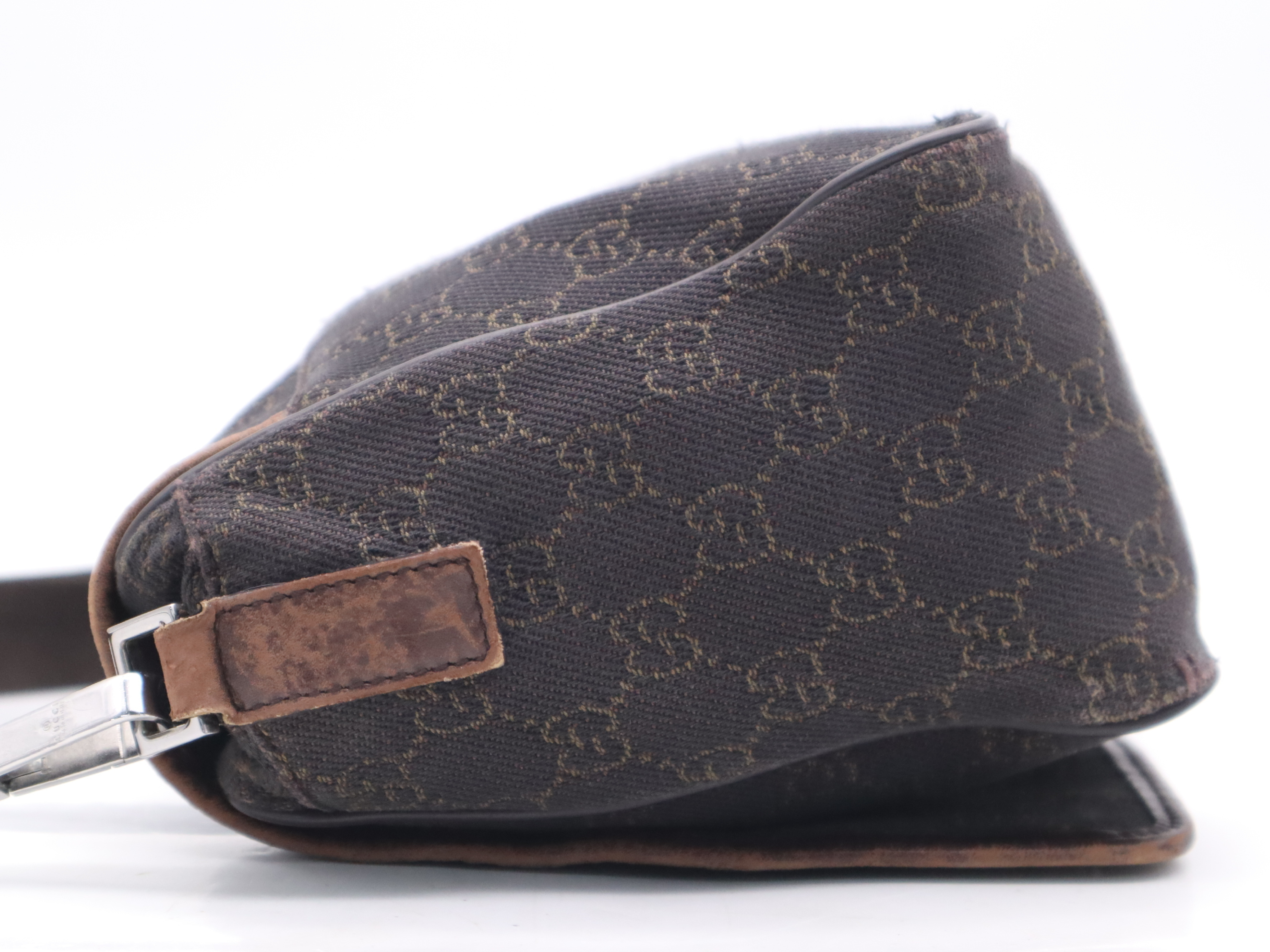 002122 GG Canvas Brown Silver Hardware Shoulder Bag — view 3