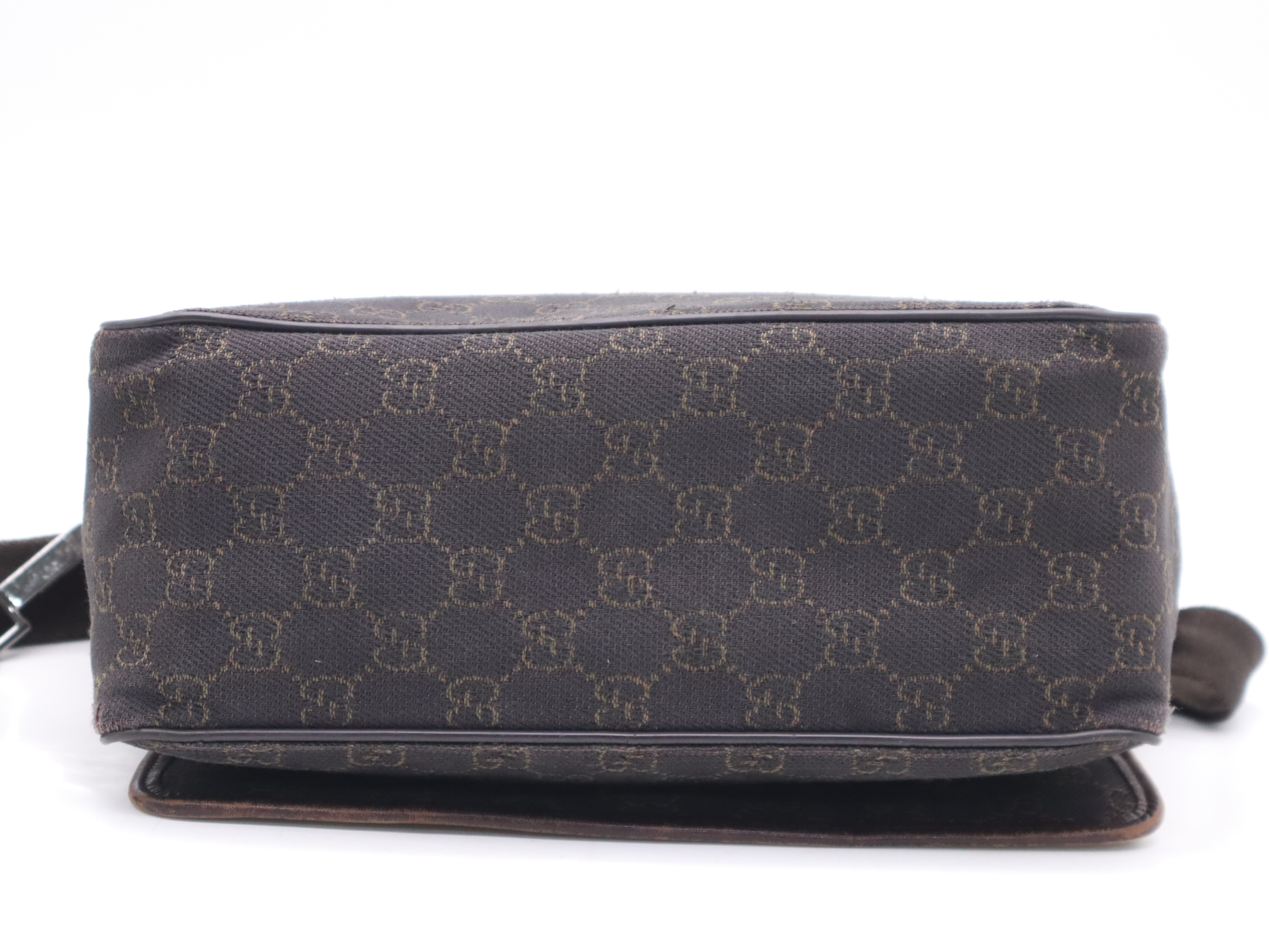 002122 GG Canvas Brown Silver Hardware Shoulder Bag — view 4