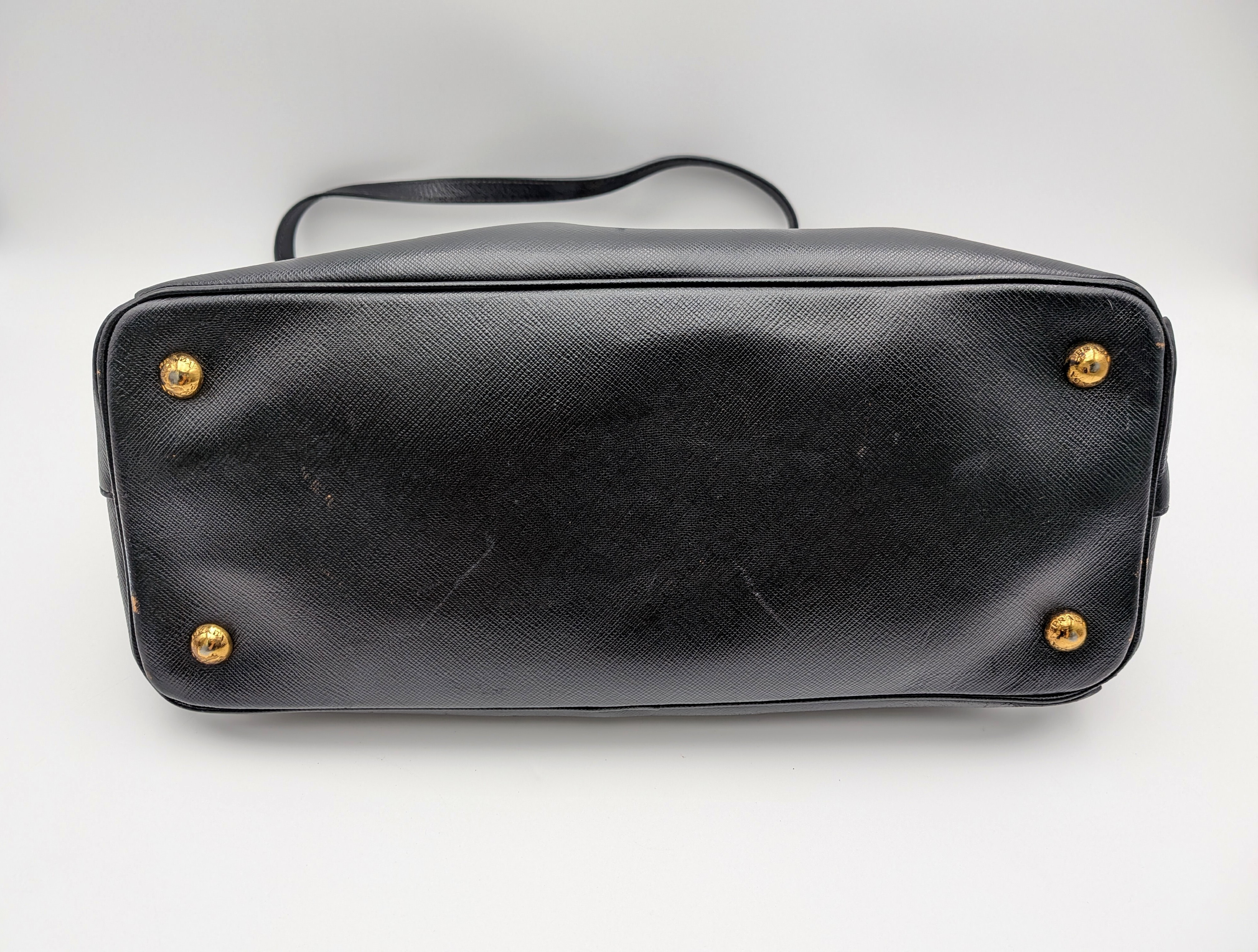 Galleria Shoulder Bag, Saffiano Leather, with Guarantee Card. — view 5