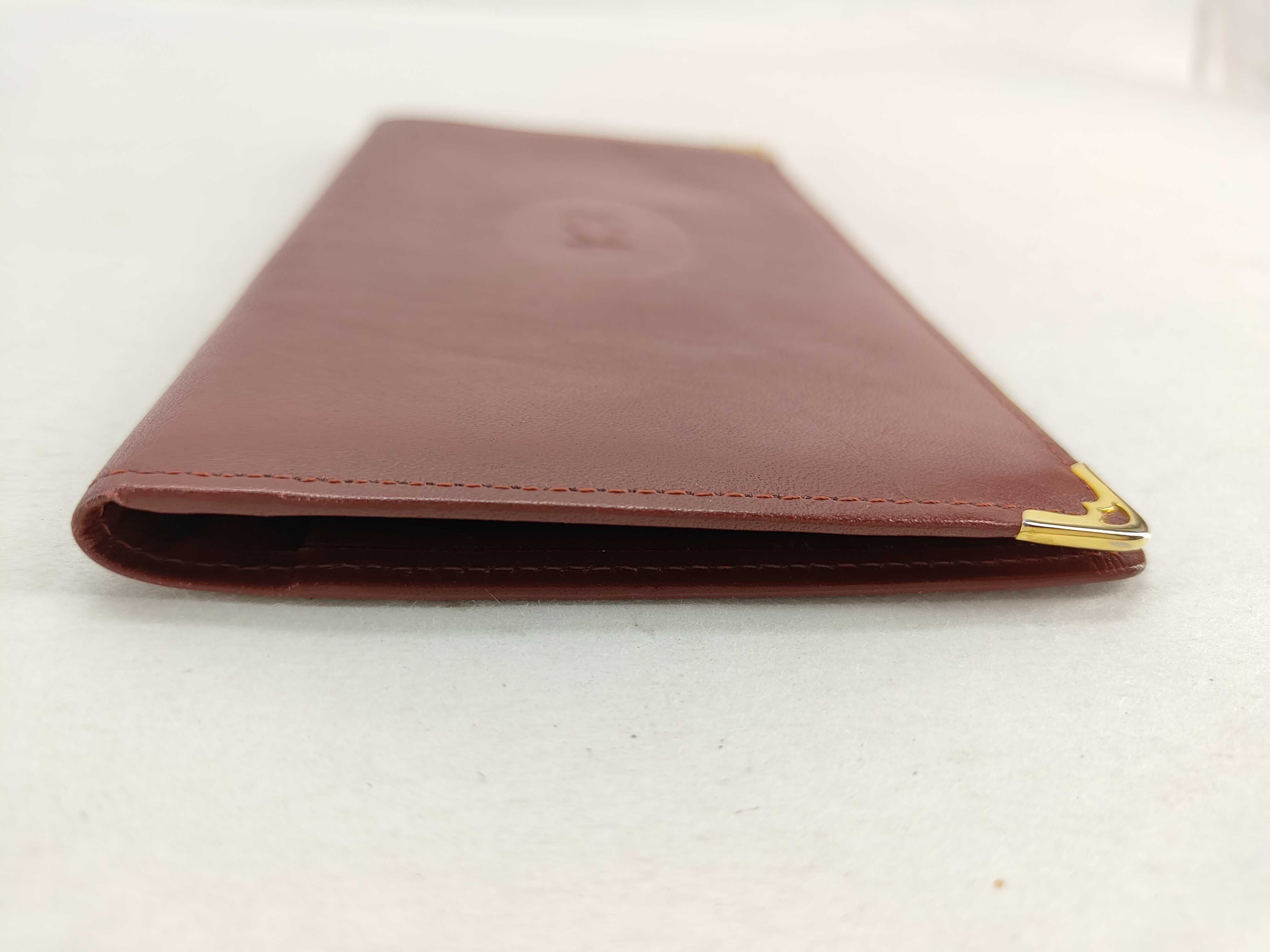 Must line wallet/billfold — view 11