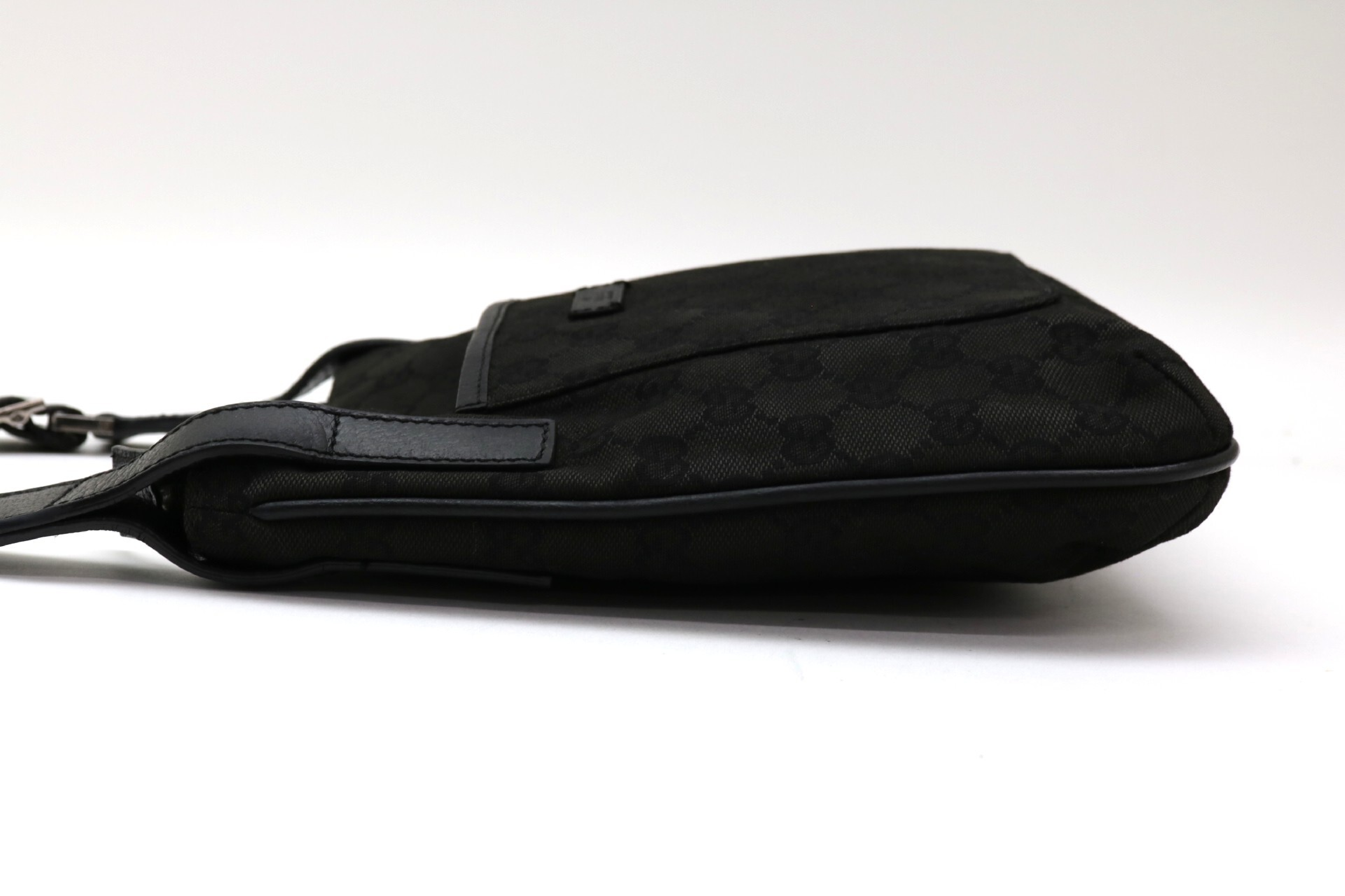 GG Canvas Shoulder Bag — view 4
