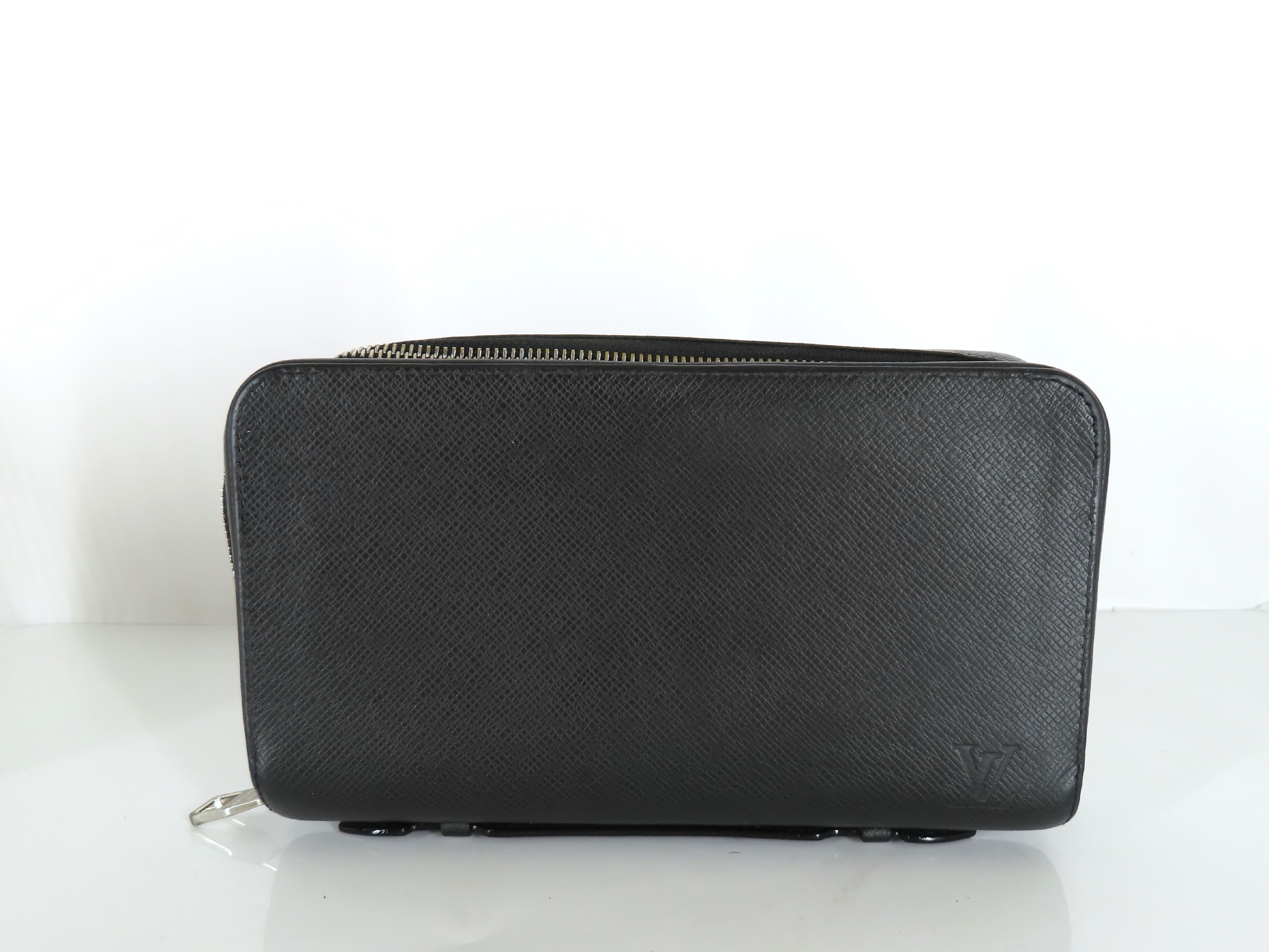 Taiga Zippy XL Wallet, Black, Silver Hardware, CA4129
