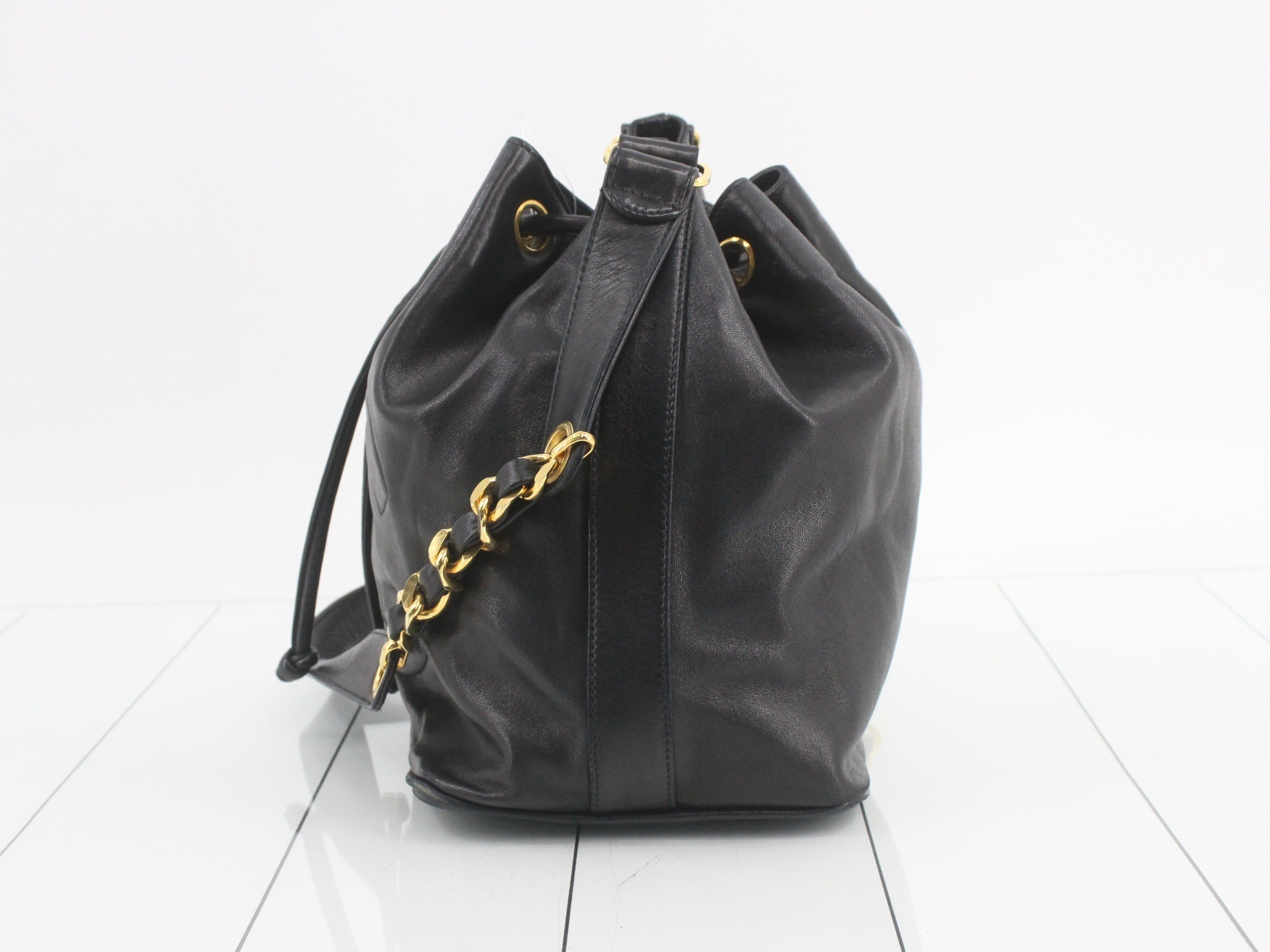 Item #1: Drawstring chain shoulder bag, lambskin, black — view 3