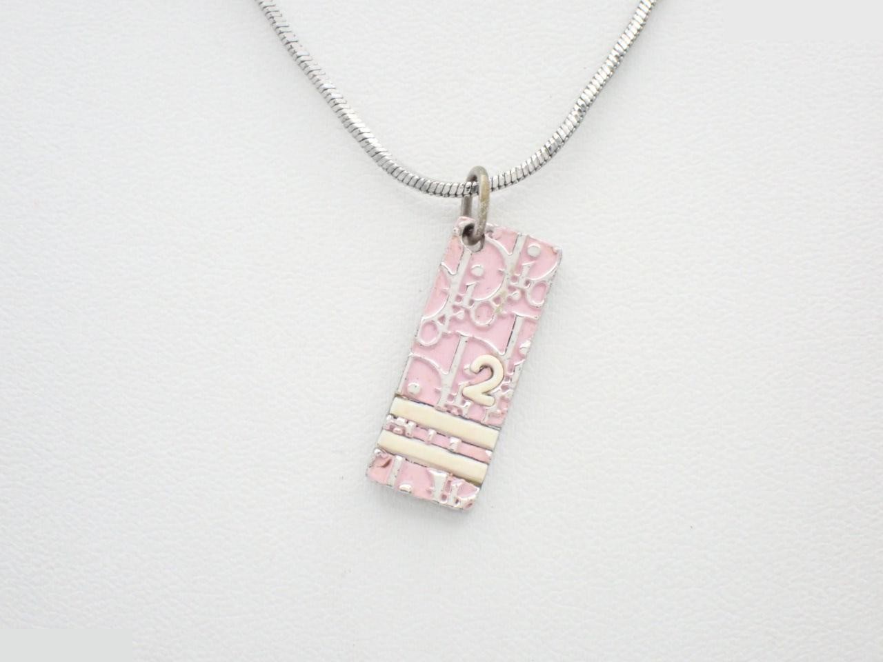 necklace, chain approximately 40cm