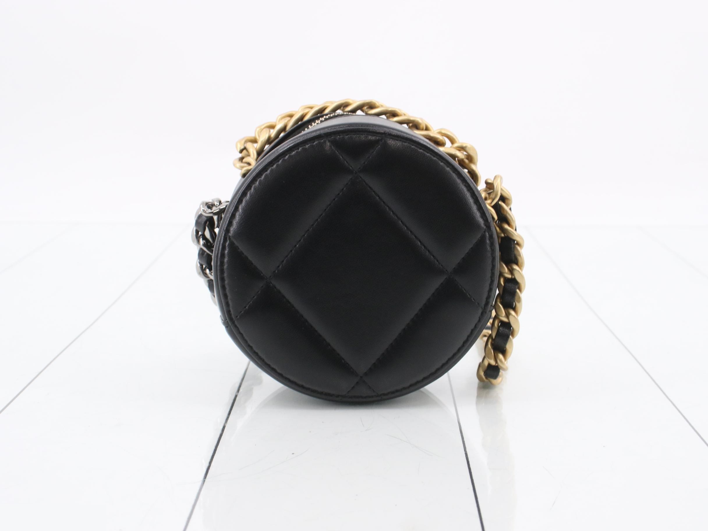 19 Leather Chain Shoulder Bag, Black — view 2