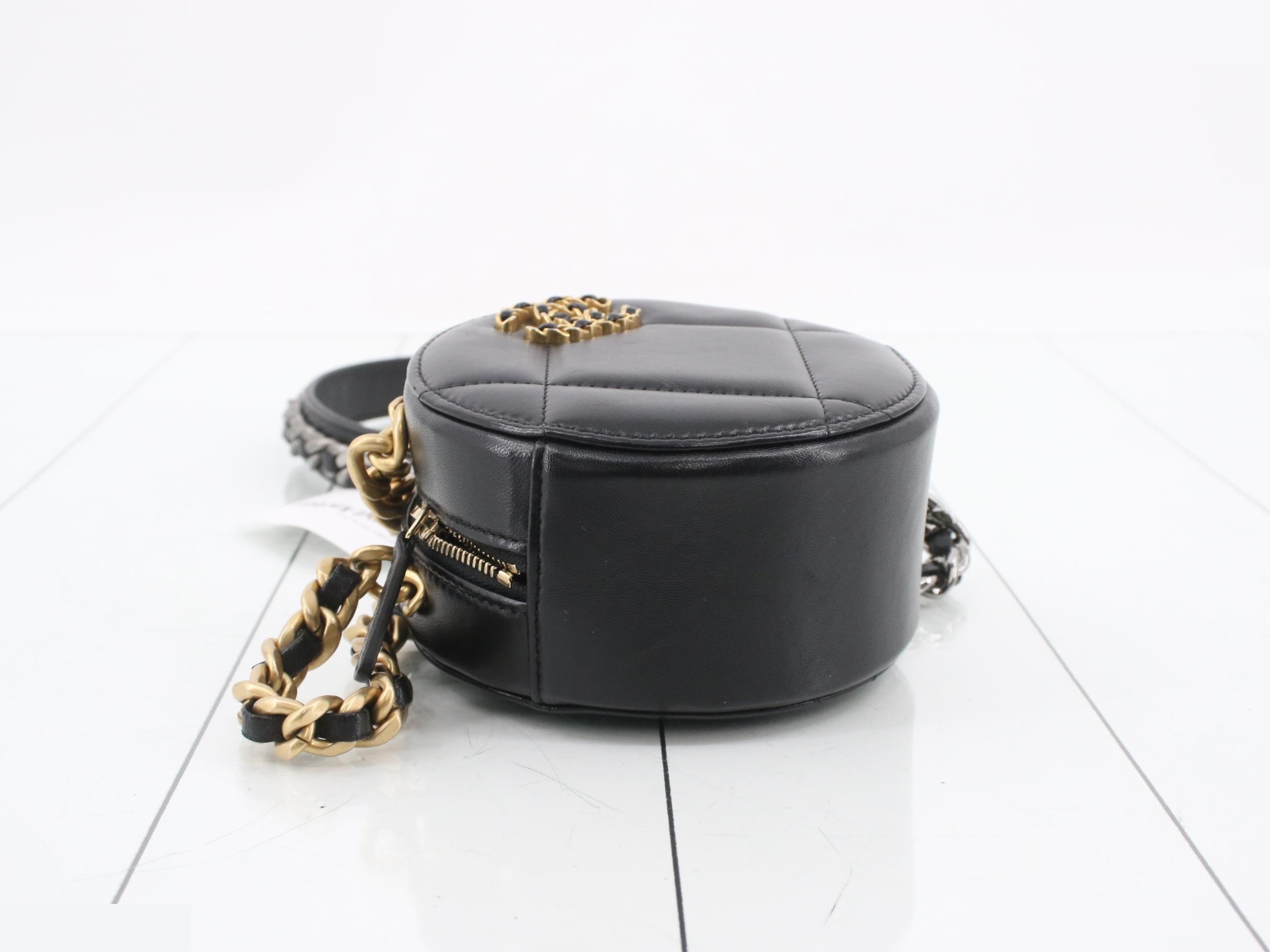 19 Leather Chain Shoulder Bag, Black — view 5