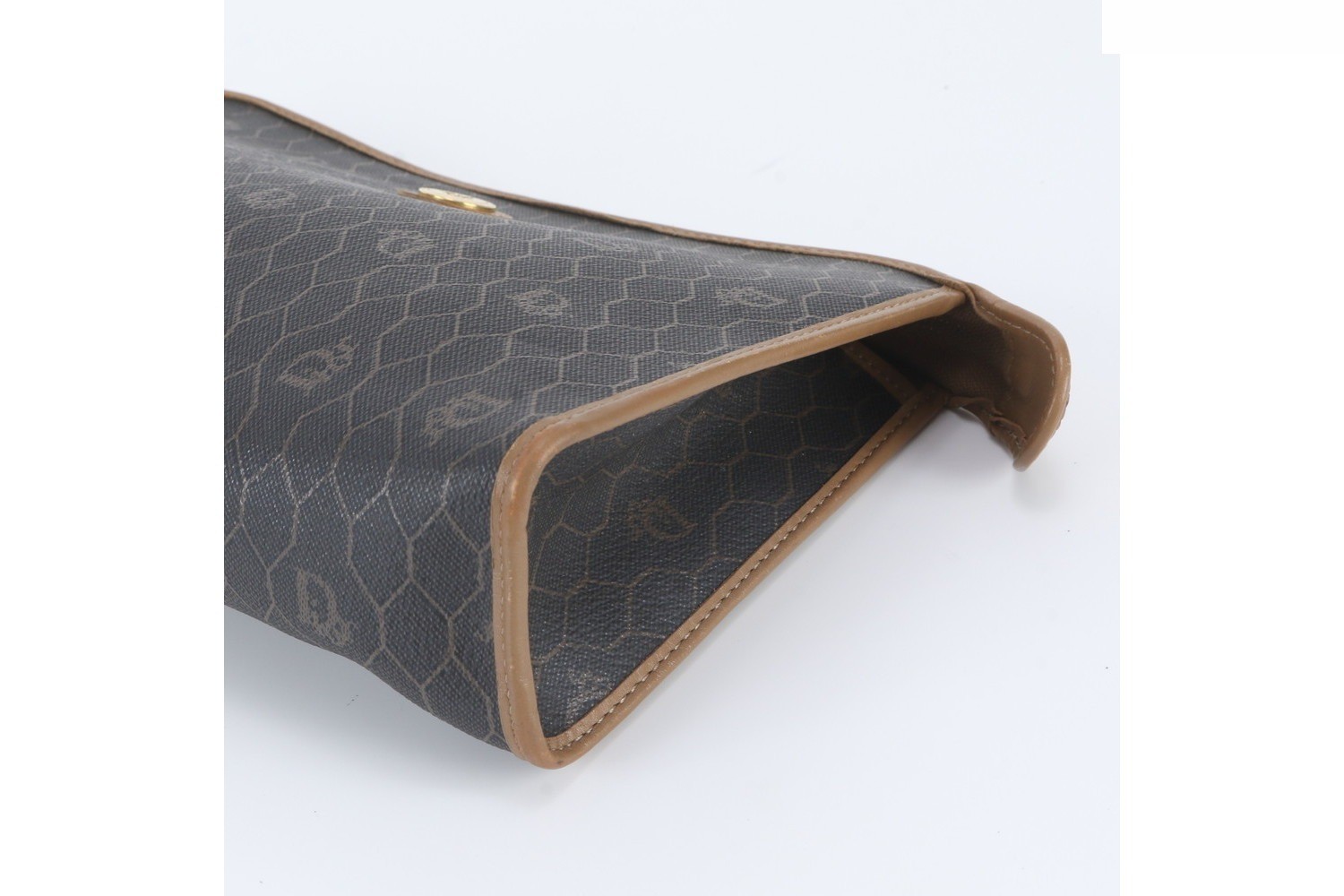 Honeycomb pattern leather second bag — view 3