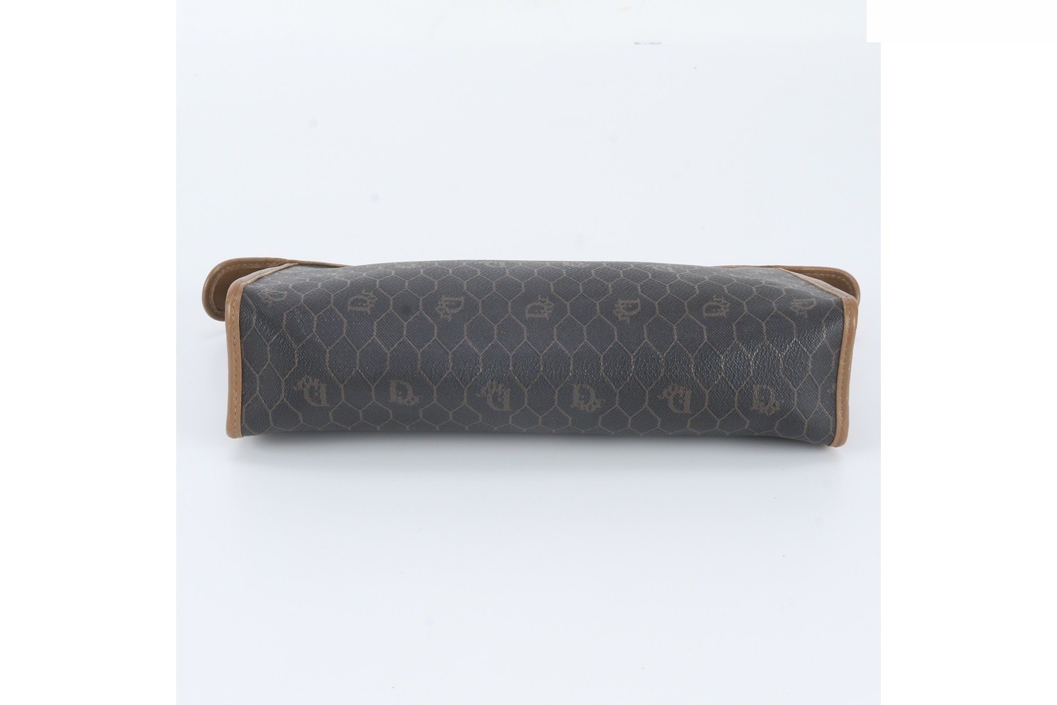 Honeycomb pattern leather second bag — view 4