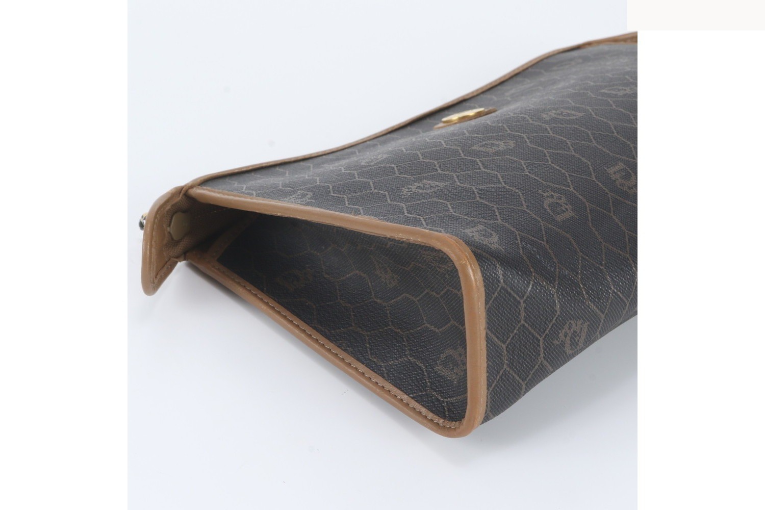Honeycomb pattern leather second bag — view 5