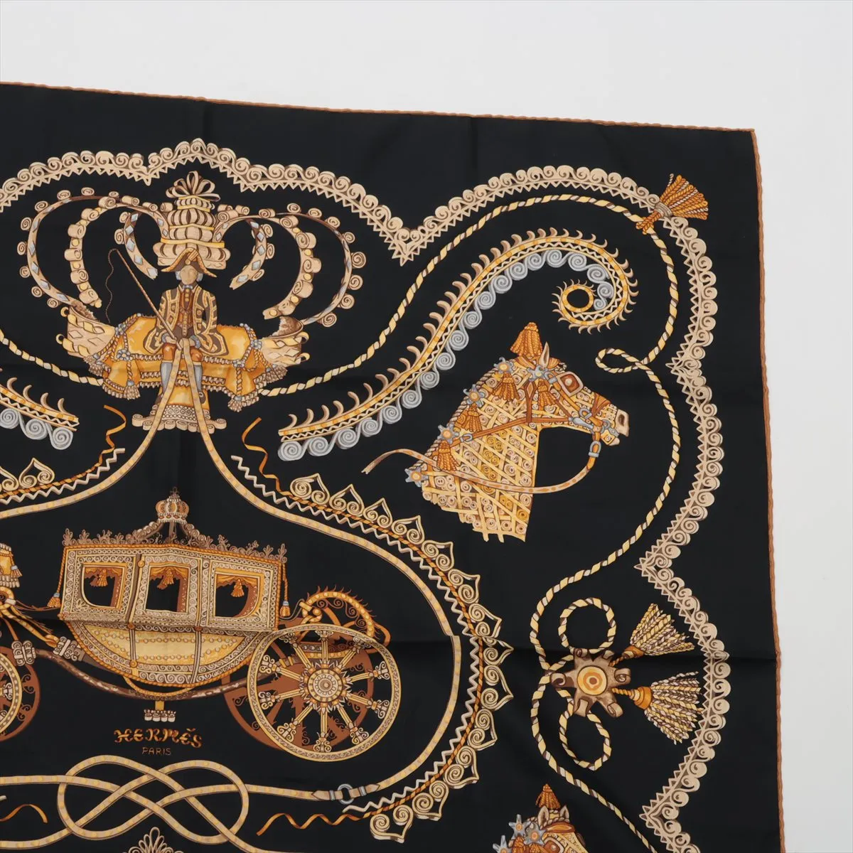 Carre 90 PAPEROLES Paproles Carriages and Nobility Scarf Silk Black — view 3
