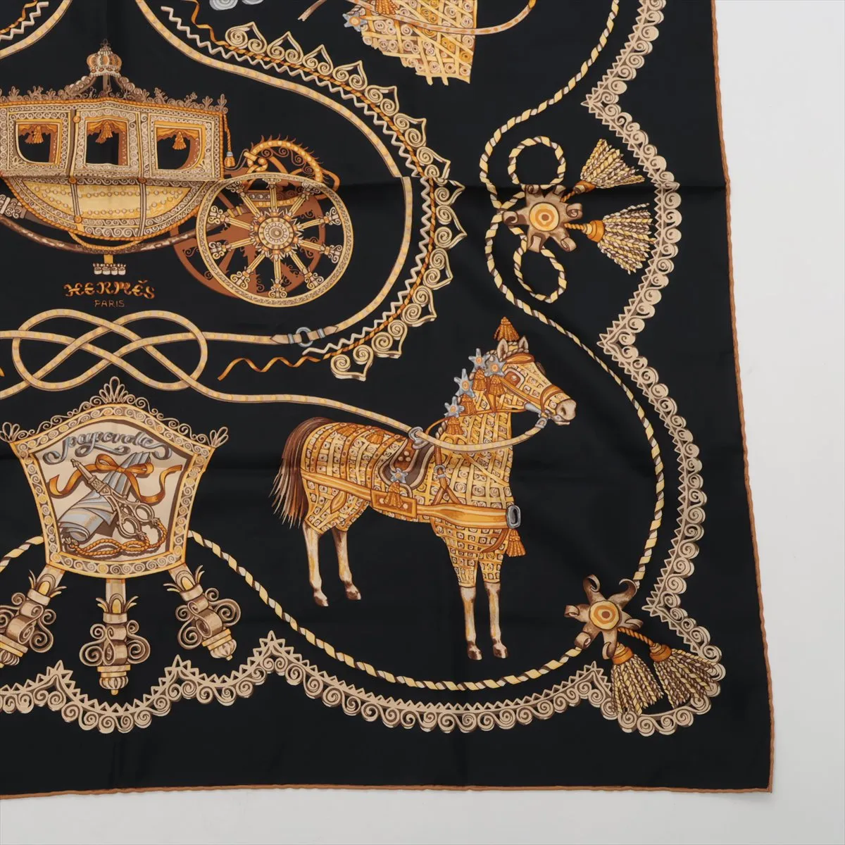 Carre 90 PAPEROLES Paproles Carriages and Nobility Scarf Silk Black — view 4