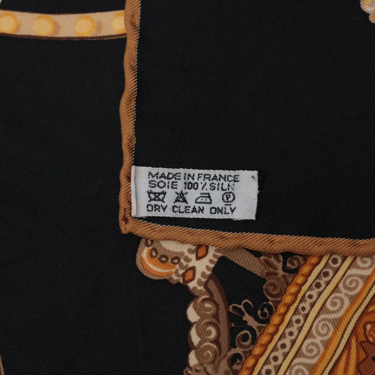 Carre 90 PAPEROLES Paproles Carriages and Nobility Scarf Silk Black — view 6