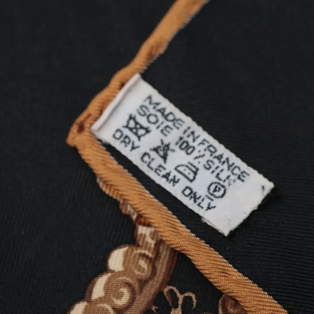 Carre 90 PAPEROLES Paproles Carriages and Nobility Scarf Silk Black — view 7