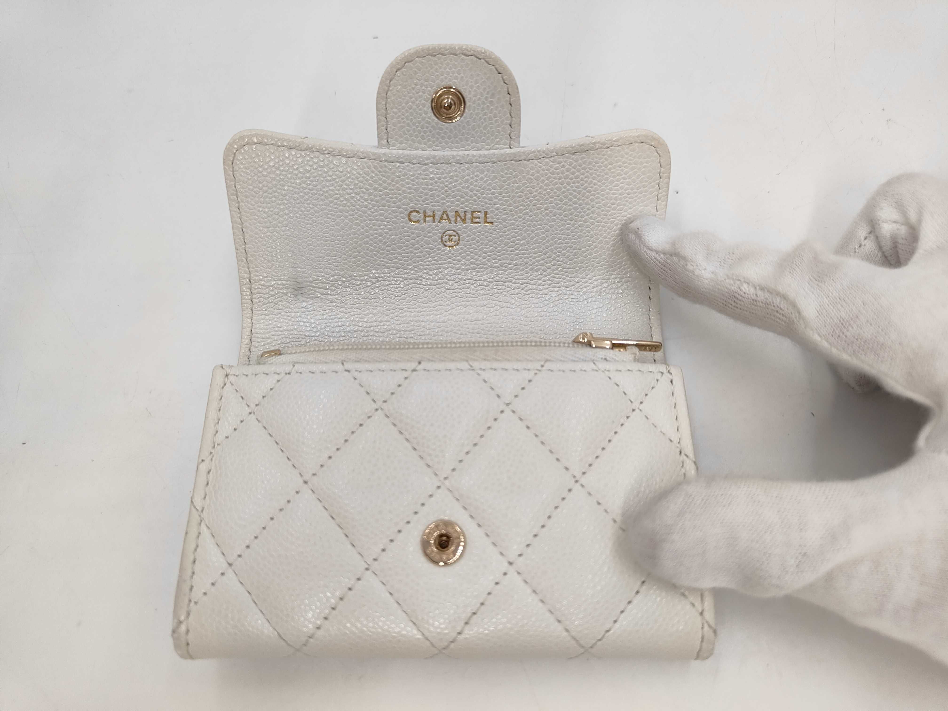 Card Case WHITE Caviar Skin (Grained Calf) Timeless Classic Line Card Case — view 4
