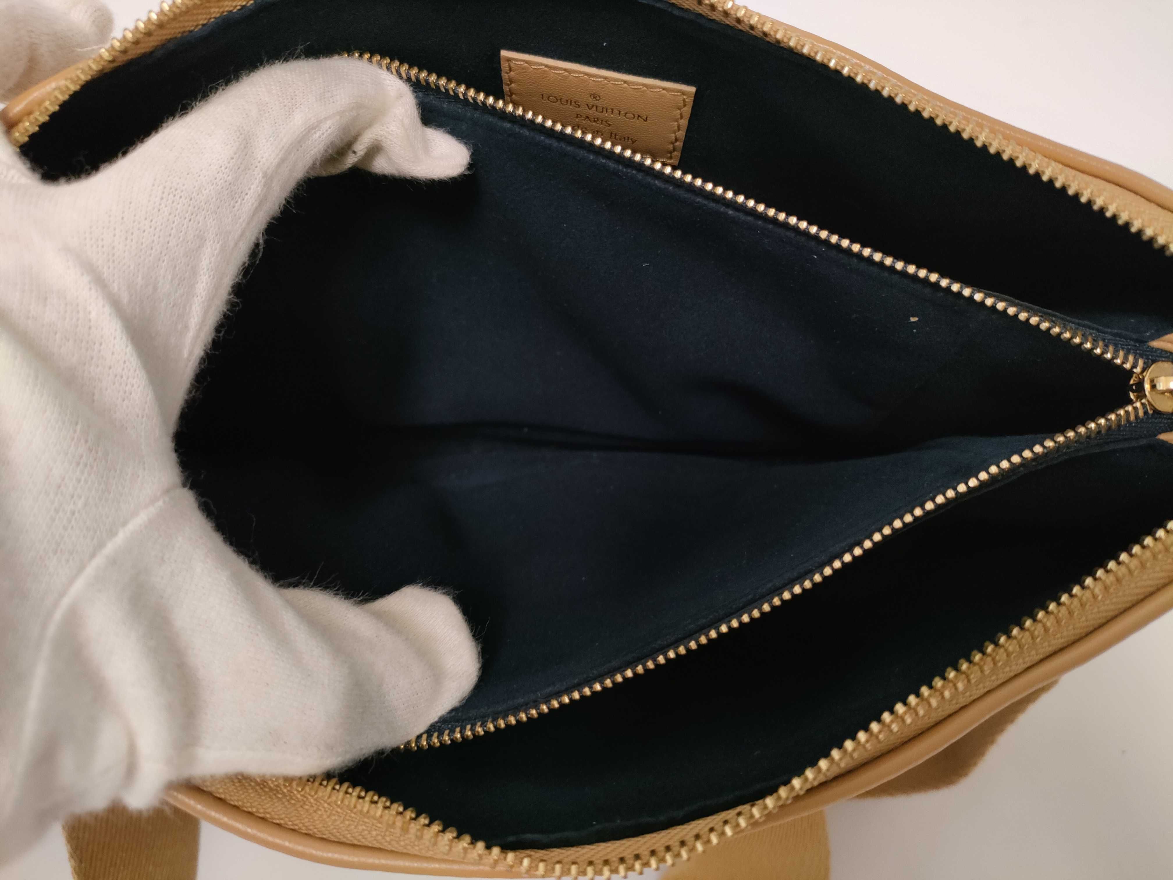 Monogram Empreinte FR - Monogram embossed Coussin PM M21261 There was an RFID response shoulder bag — view 11