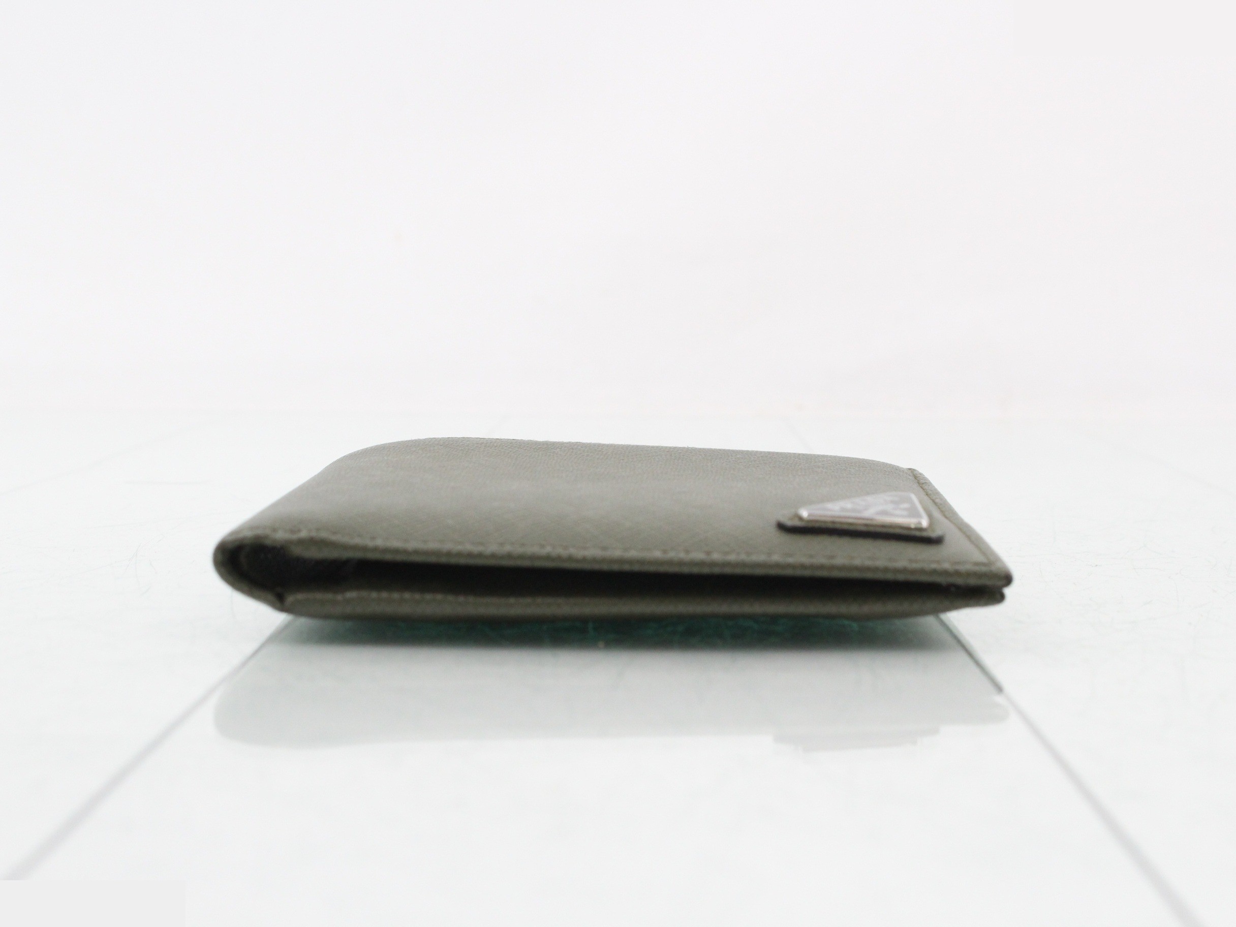 Triangular plate bifold wallet, khaki — view 3
