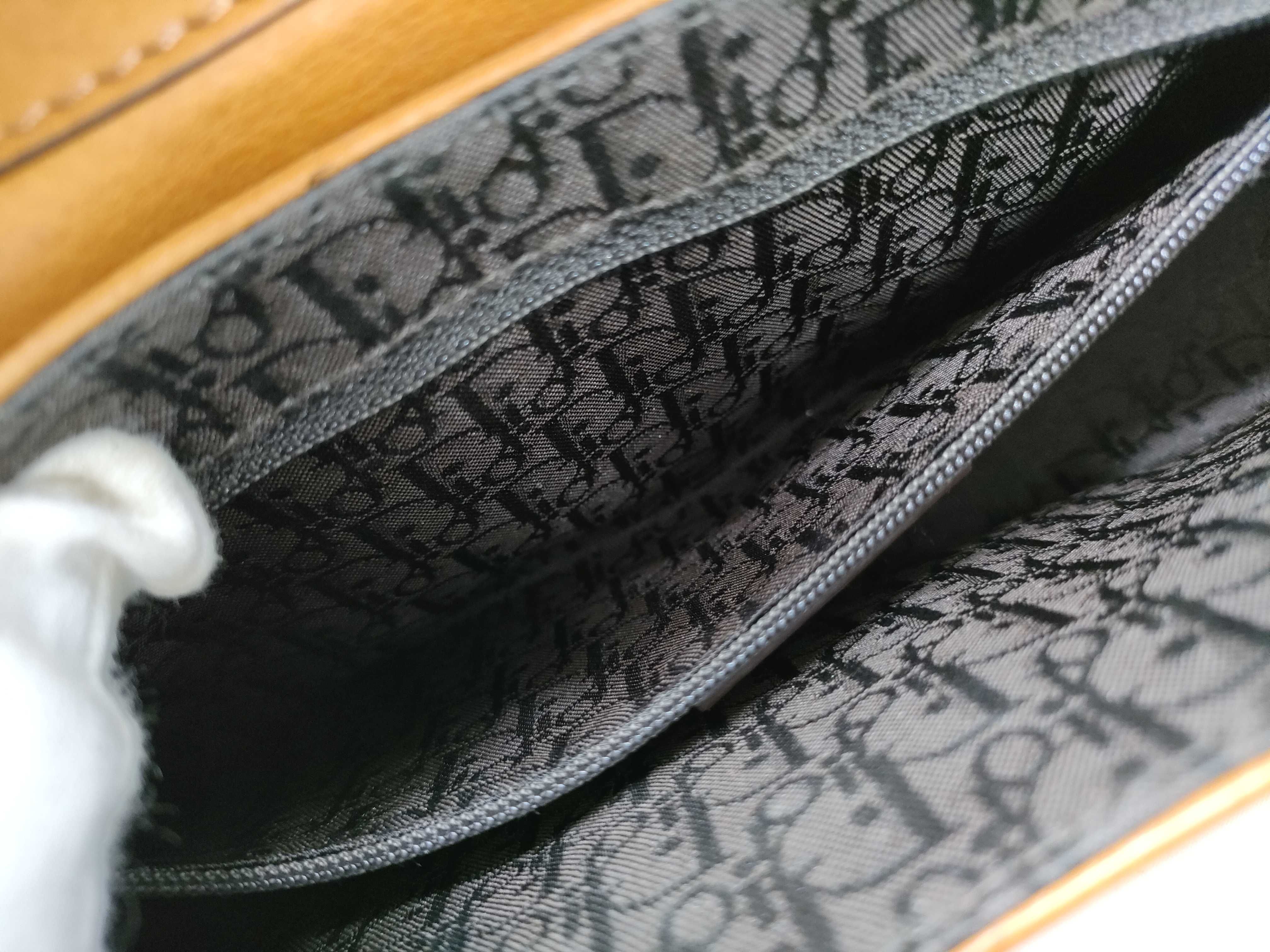 Street Chic One-Shoulder Bag, in undamaged condition. — view 11