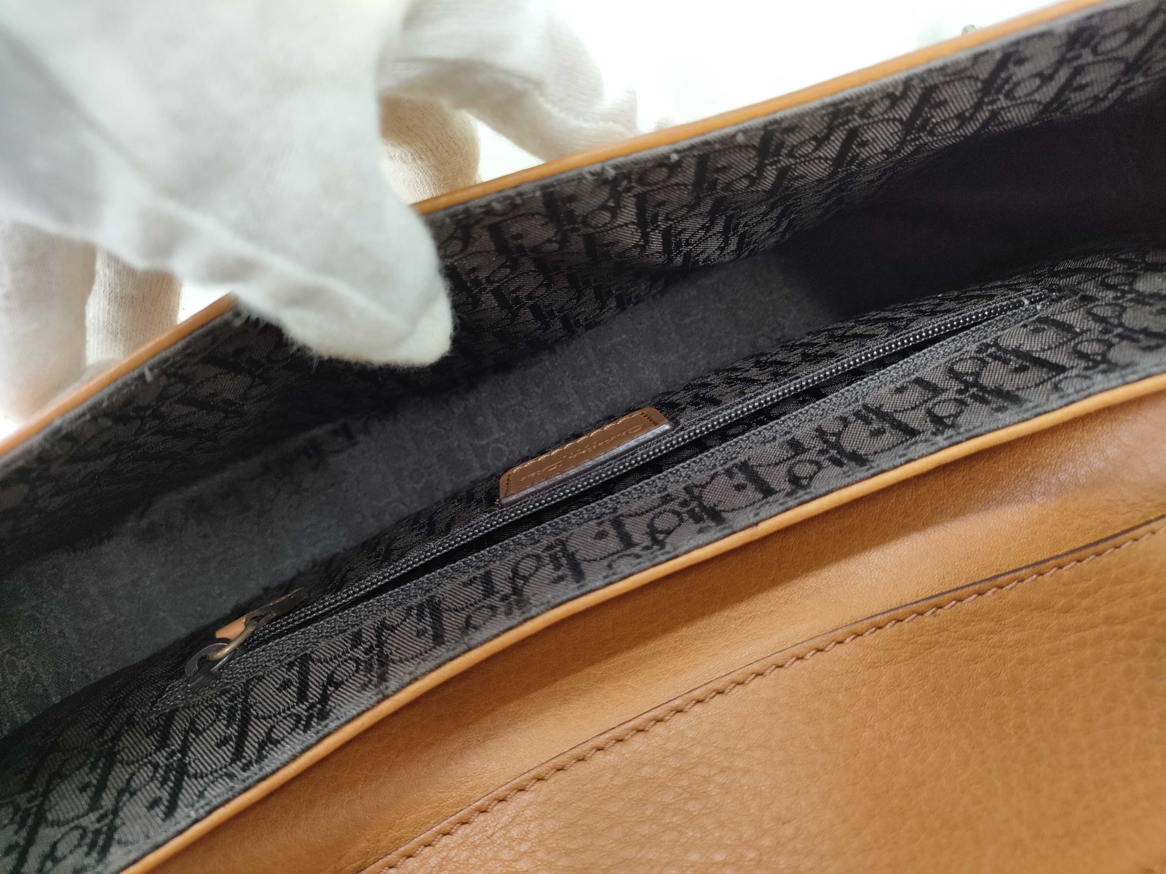 Street Chic One-Shoulder Bag, in undamaged condition. — view 9