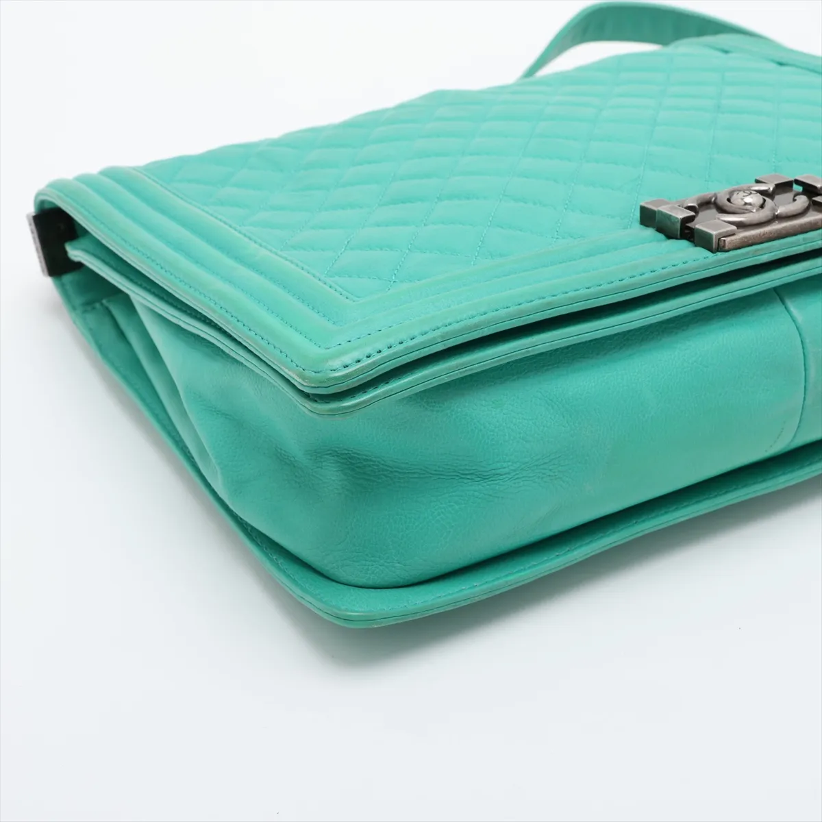 Boy Chanel Lambskin Chain Shoulder Bag, Green, Gunmetal Hardware, Item No. 17883627, Series 17 — view 4