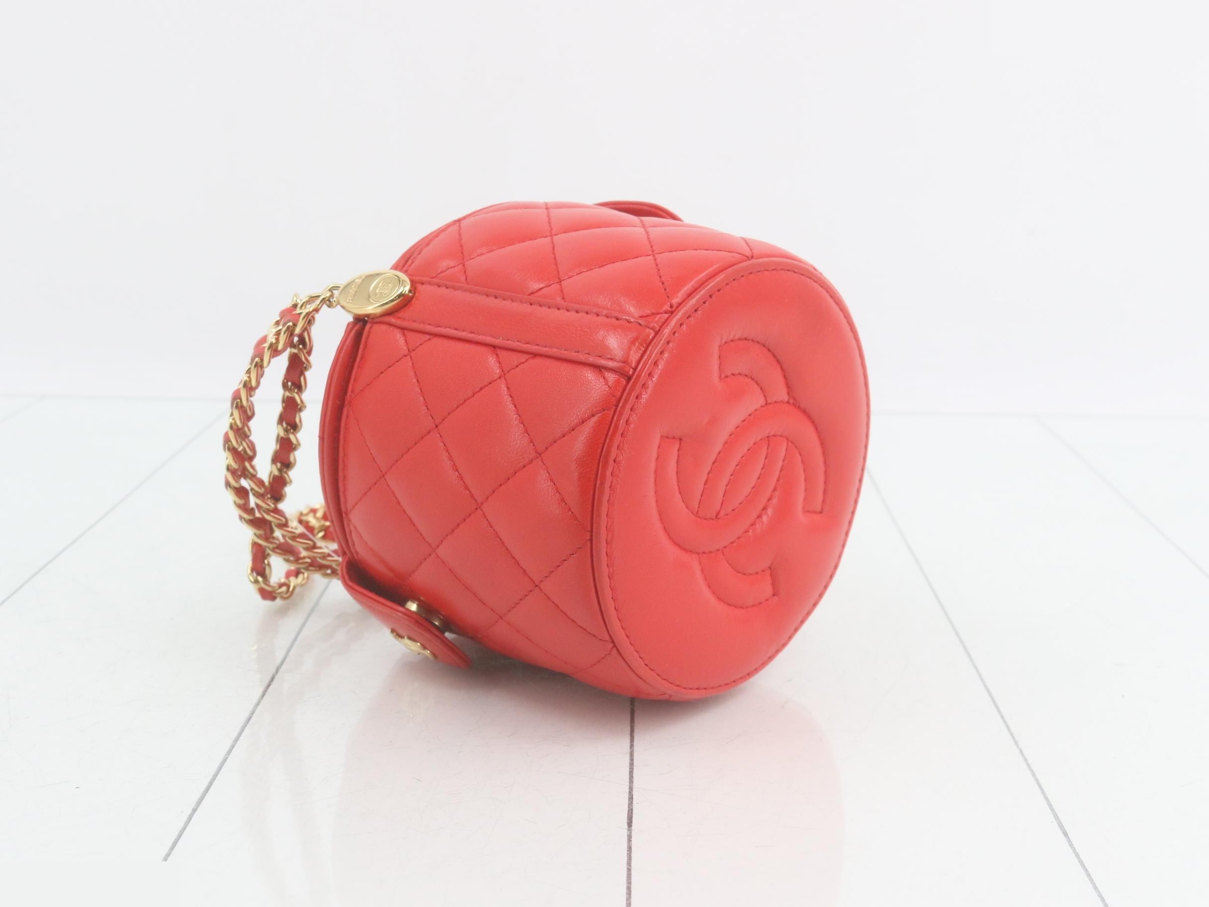 Vanity Chain Shoulder Bag — view 5