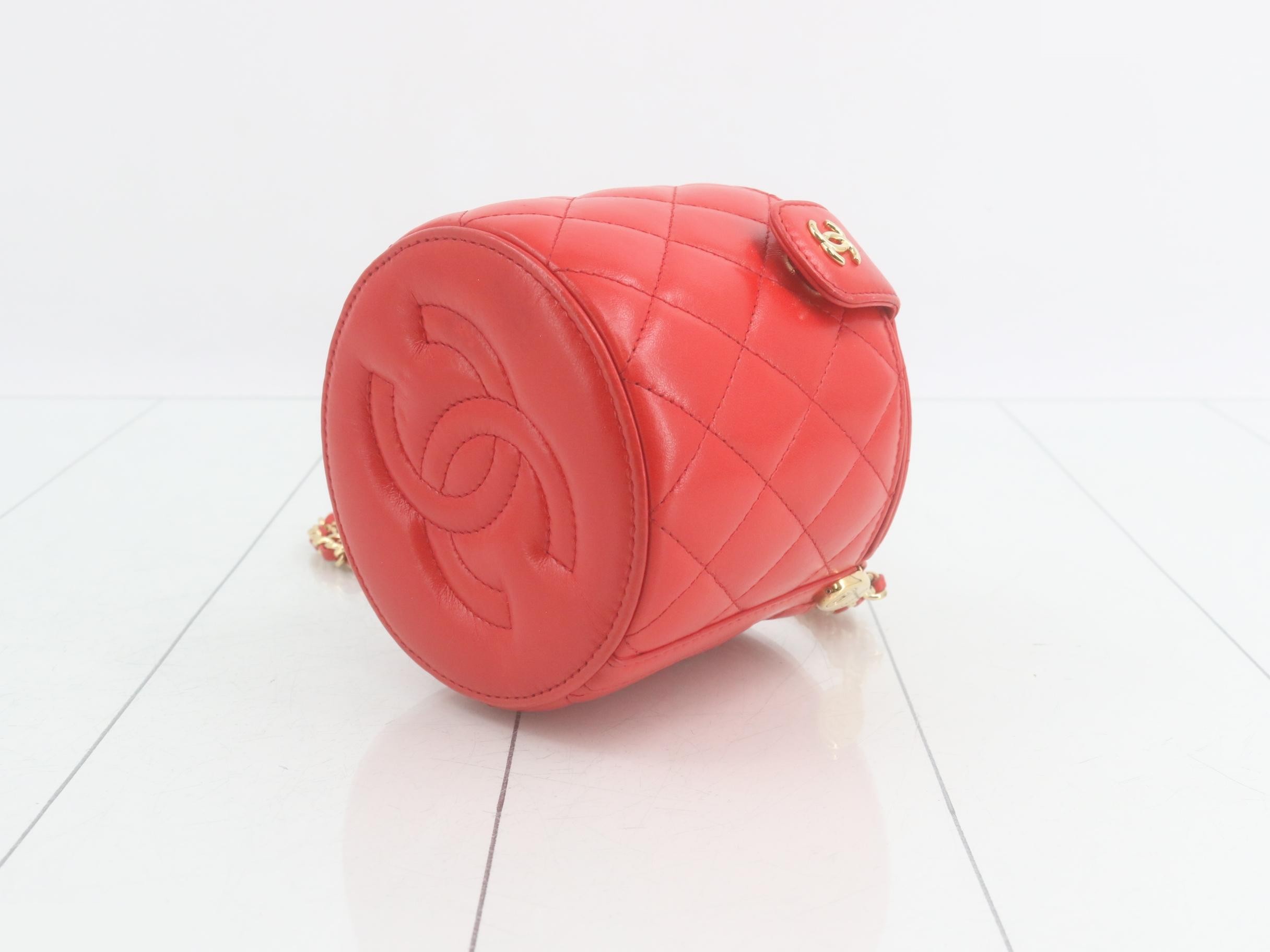 Vanity Chain Shoulder Bag — view 6