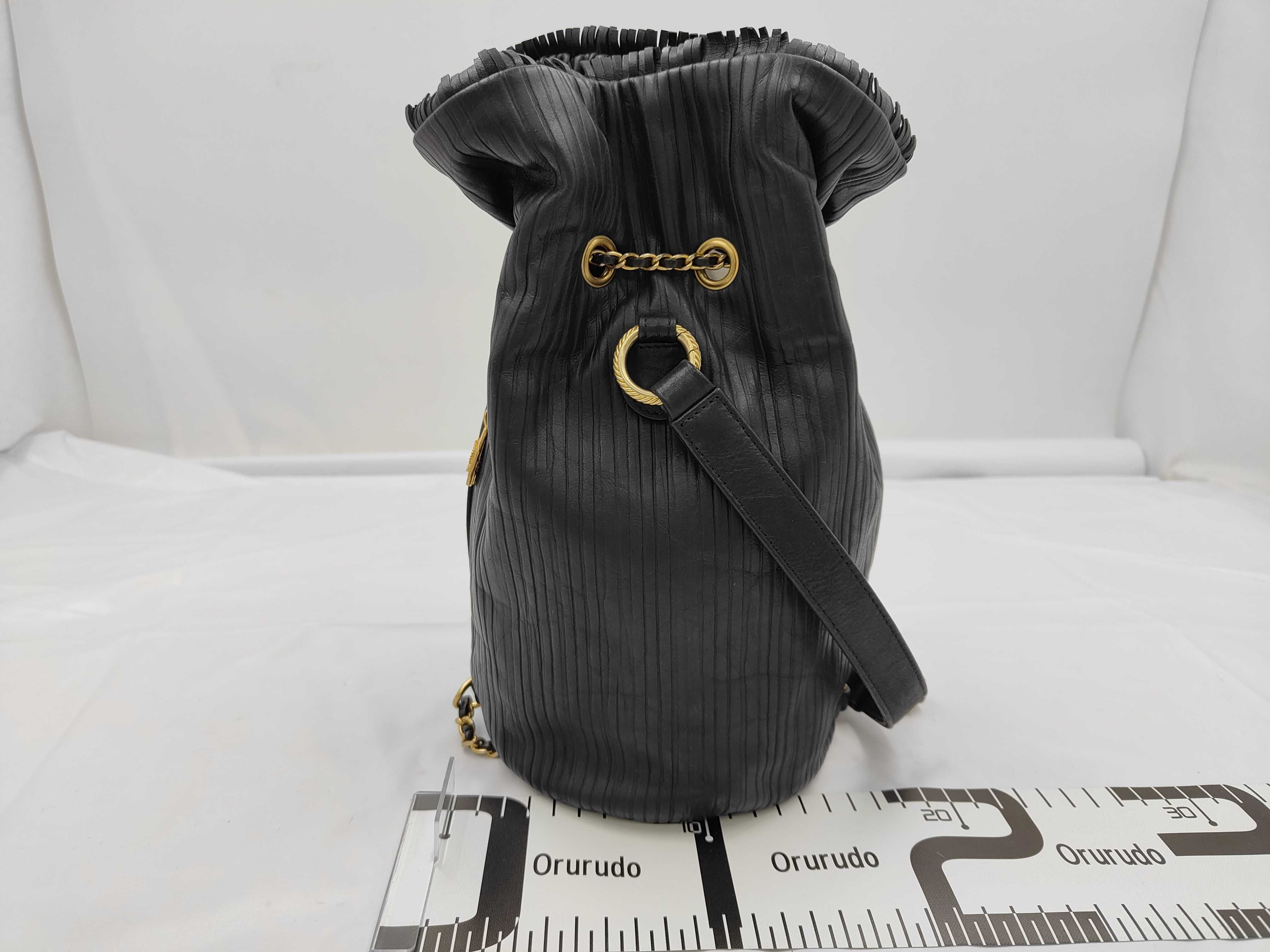 drawstring chain shoulder bag with seal and card. — view 2